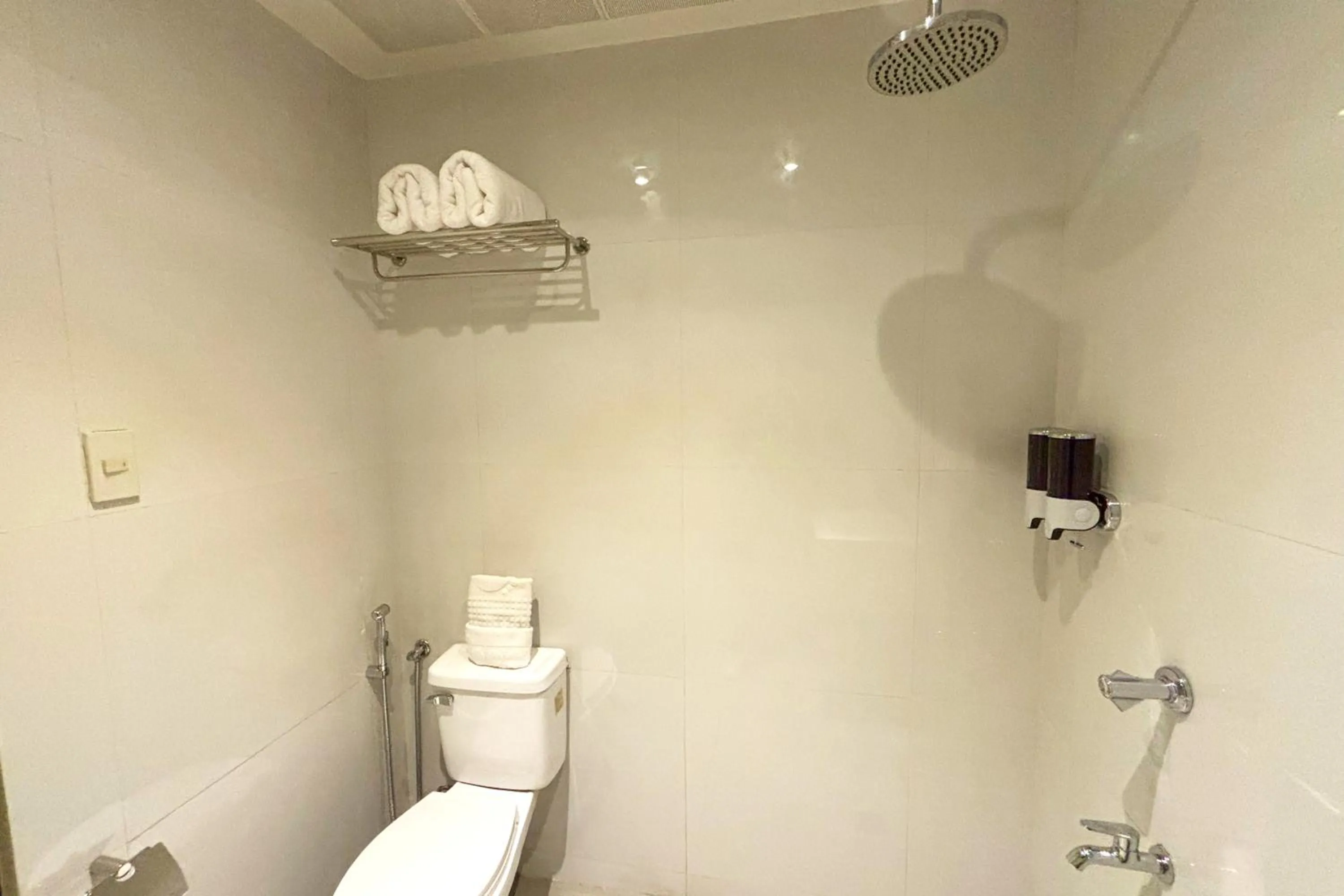 LuxeLite Suites Pasay