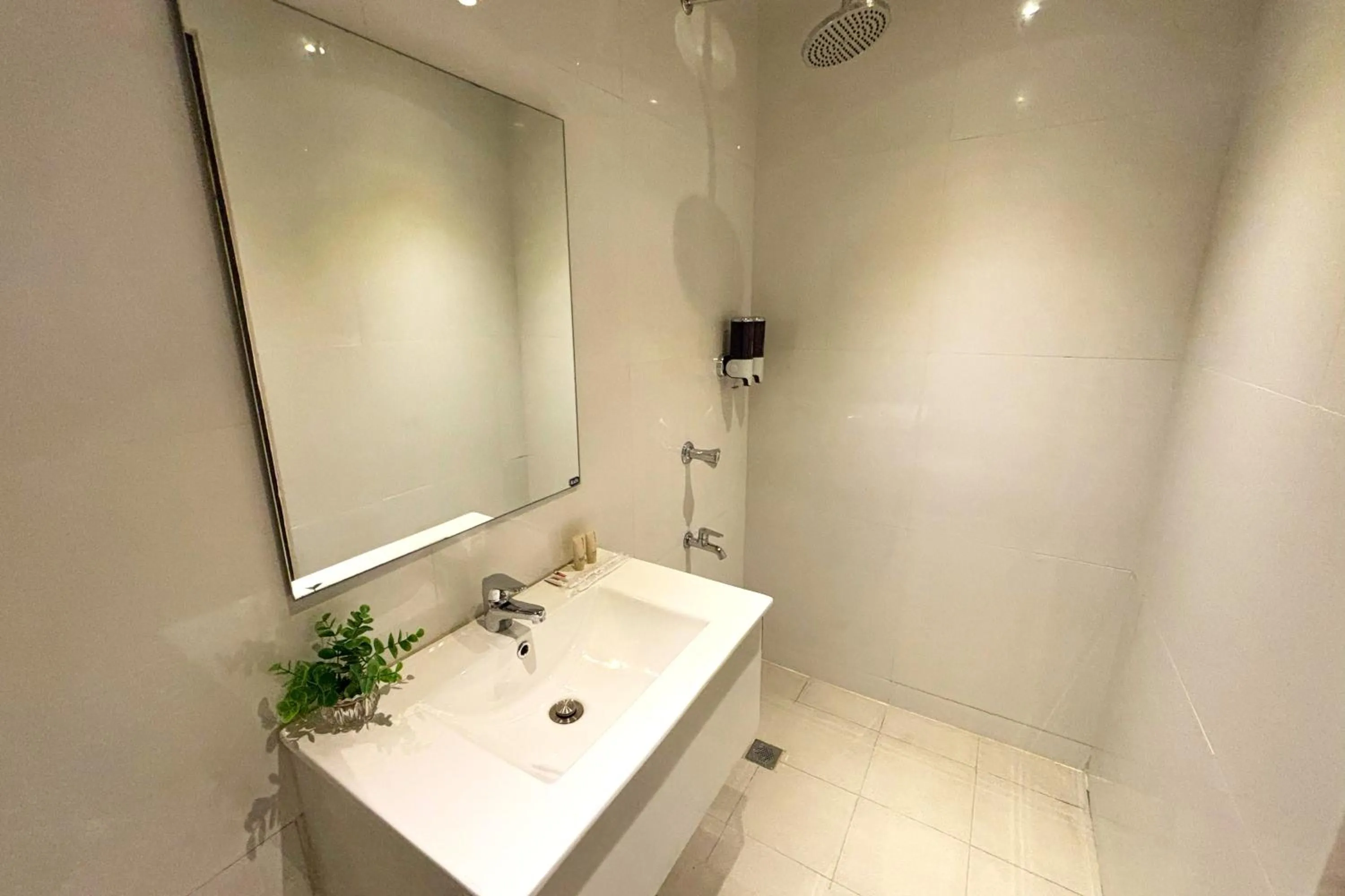 LuxeLite Suites Pasay