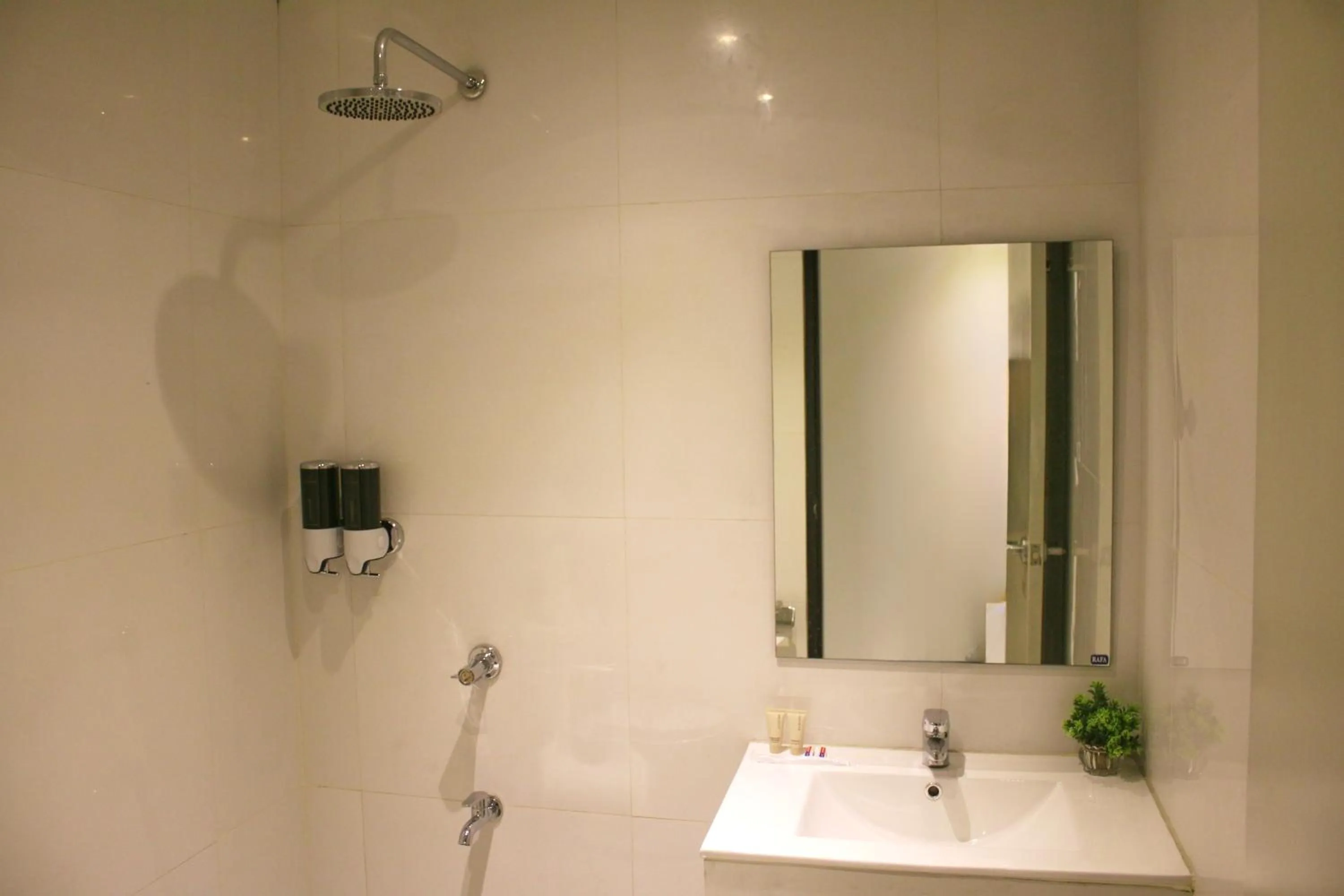 LuxeLite Suites Pasay