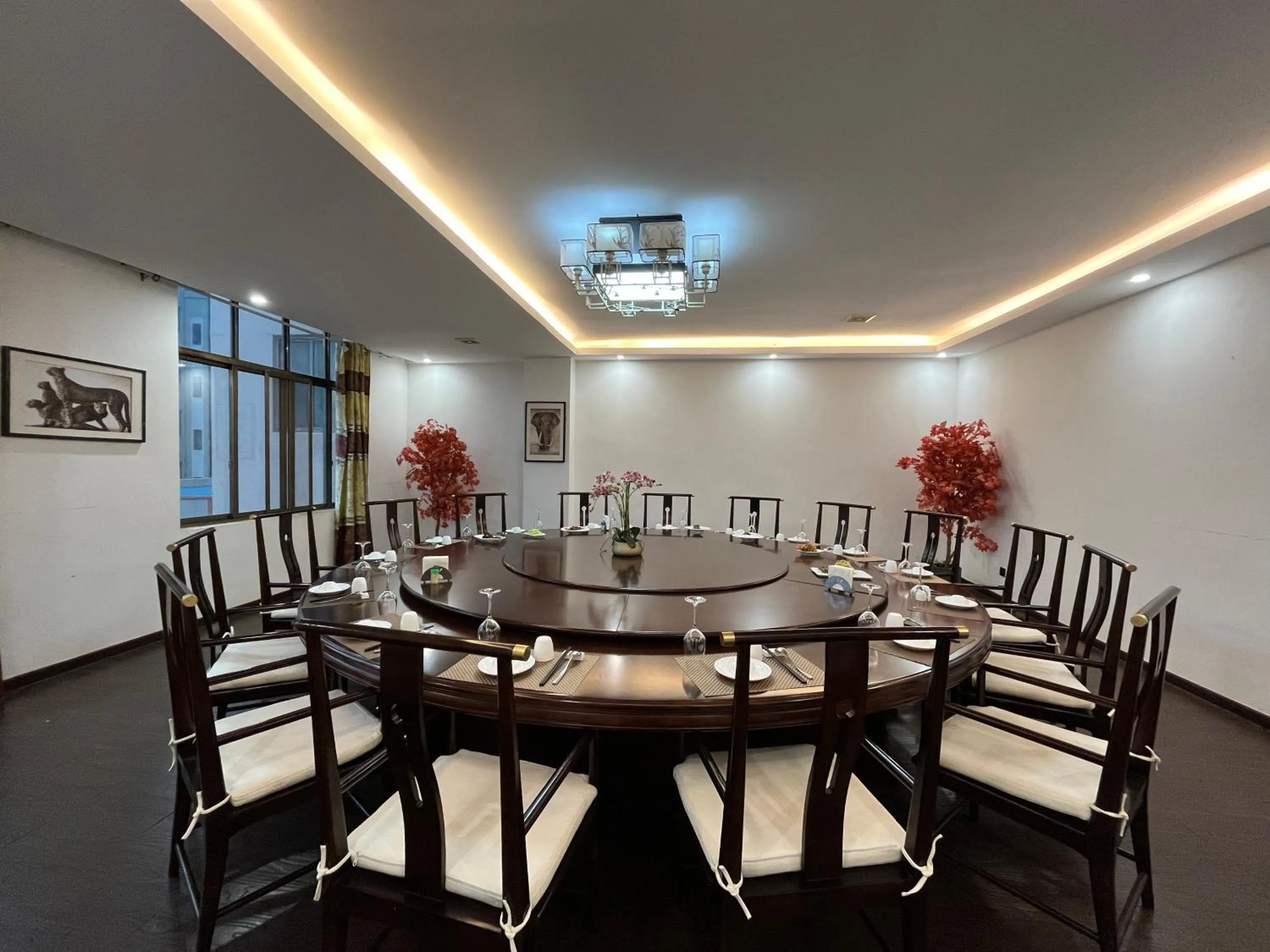 Restaurant/places to eat in 2000 Hotel Downtown Kigali