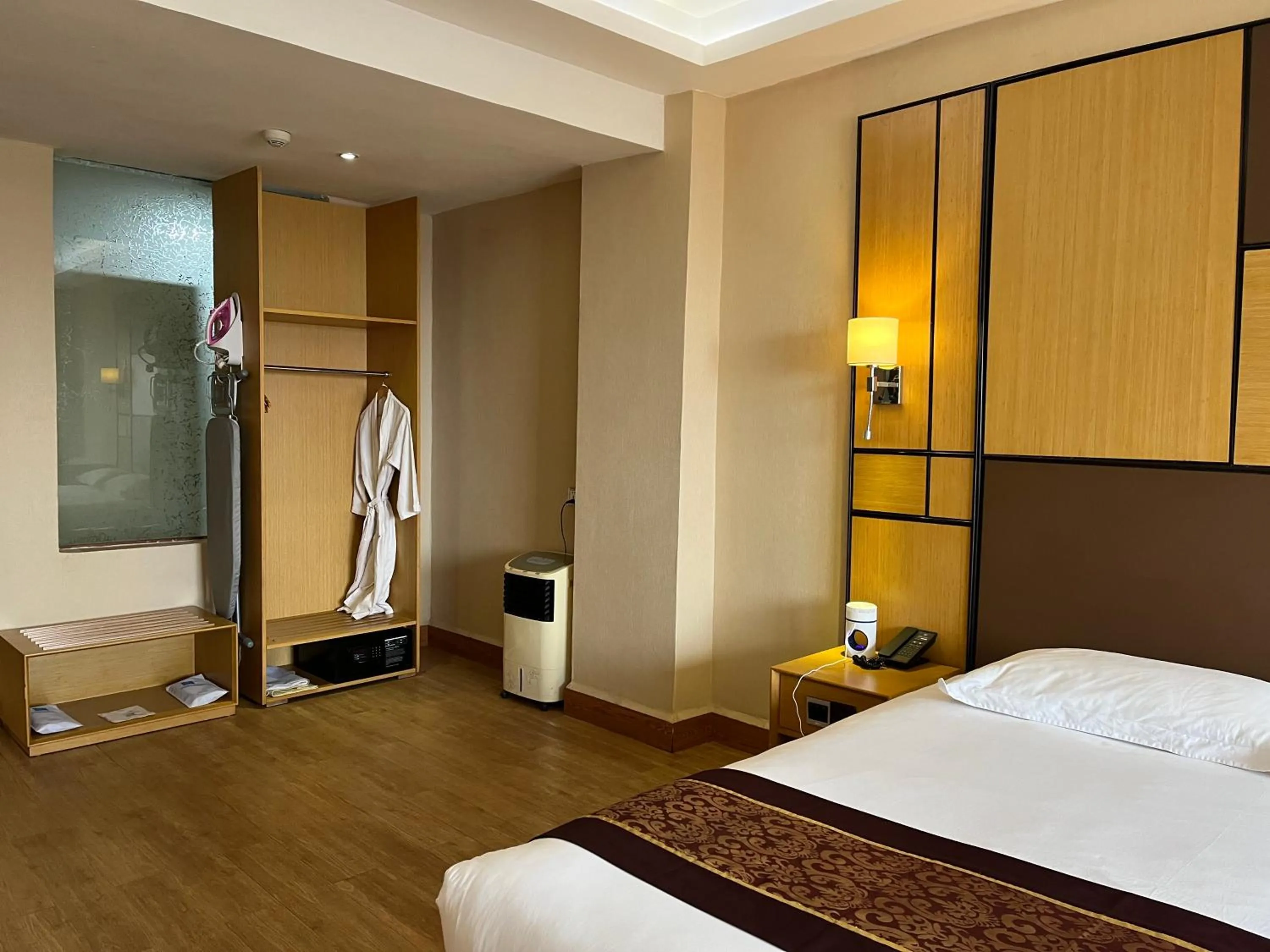 Bedroom, Bed in 2000 Hotel Downtown Kigali