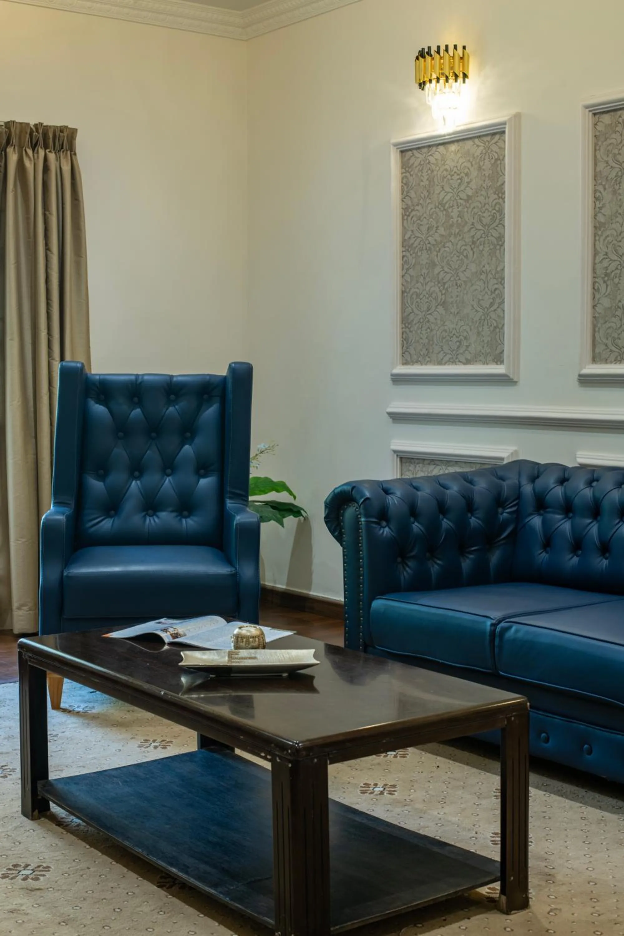 Seating area in Hyde Park Orchards