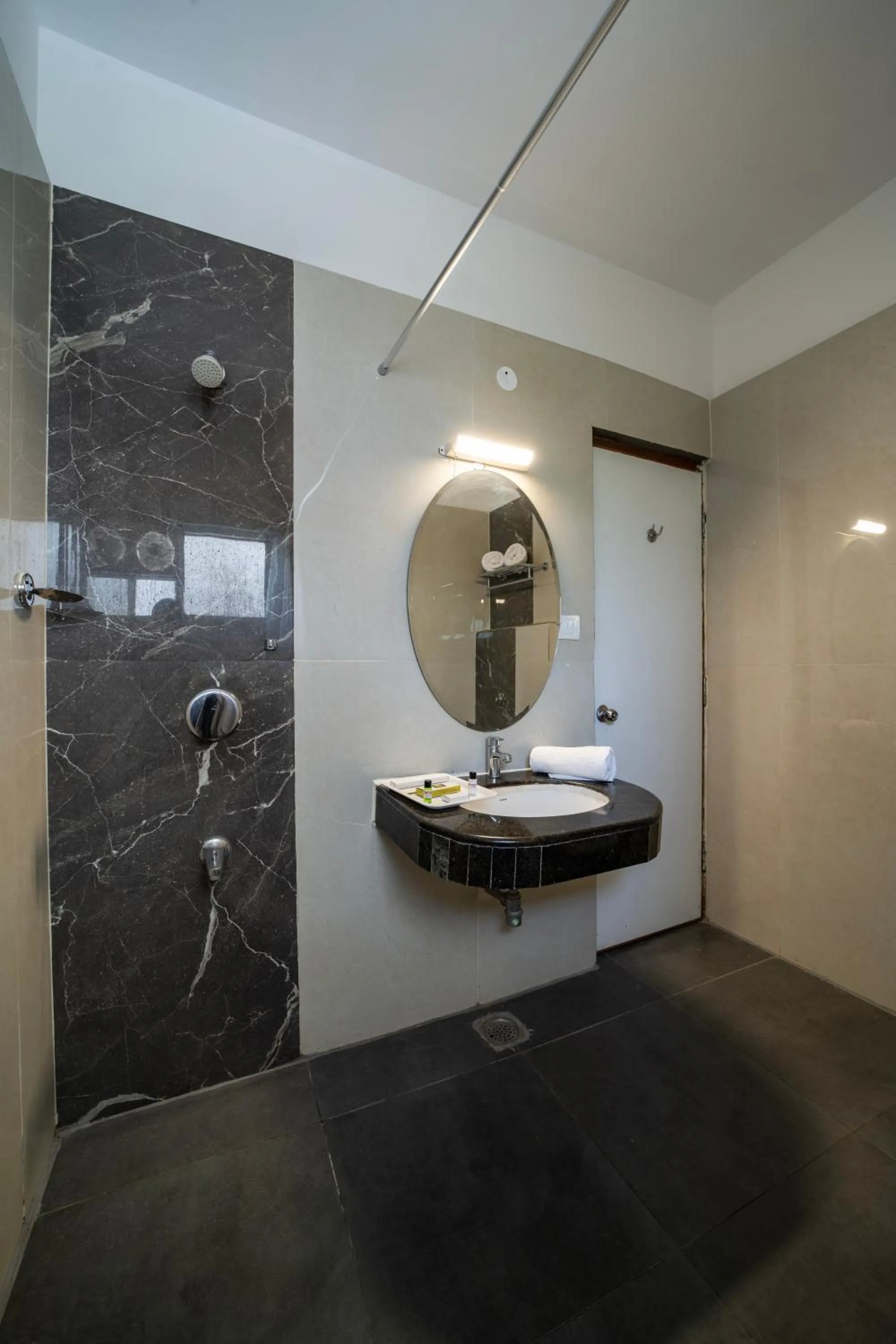 Shower in Hyde Park Orchards