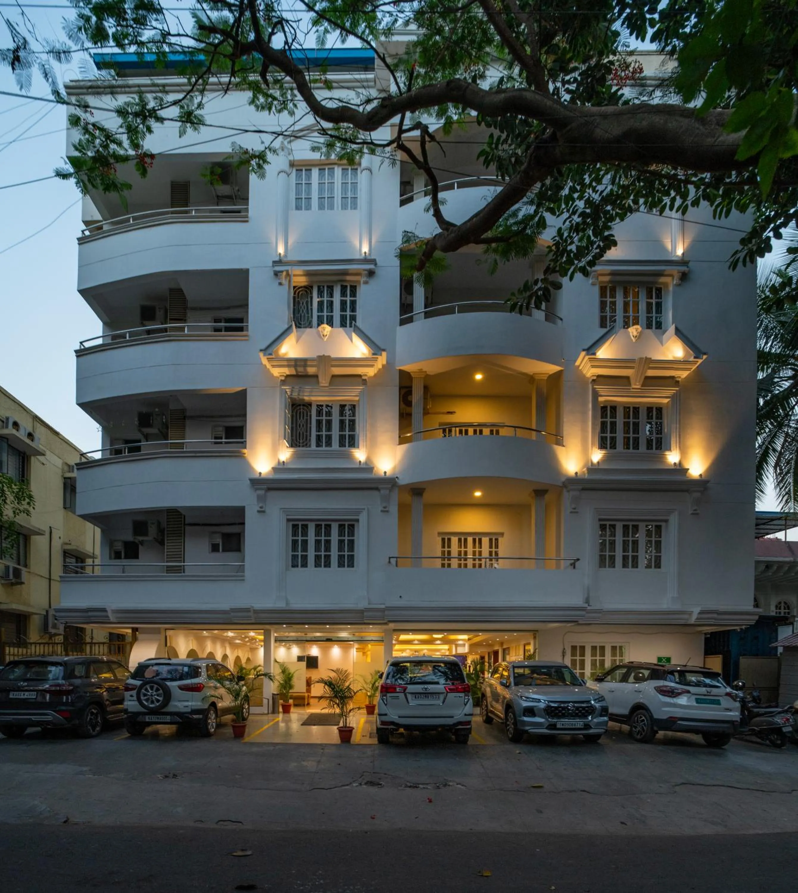 Property building in Hyde Park Orchards