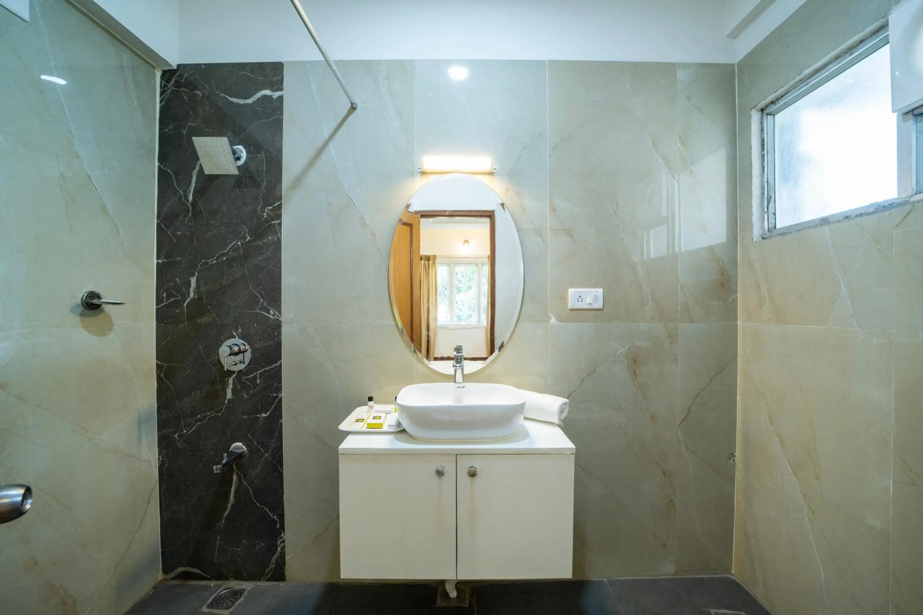 Shower in Hyde Park Orchards