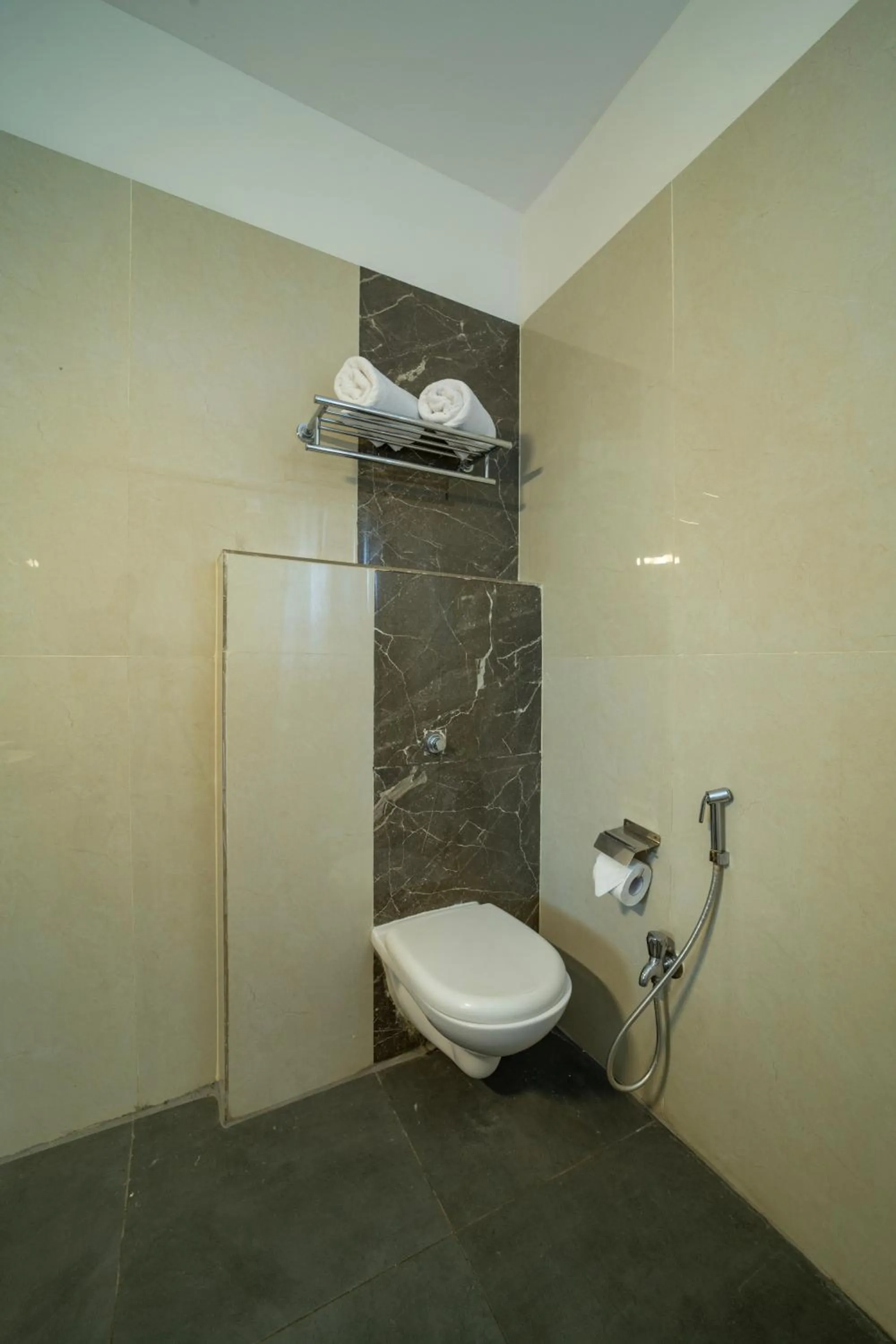 Toilet in Hyde Park Orchards