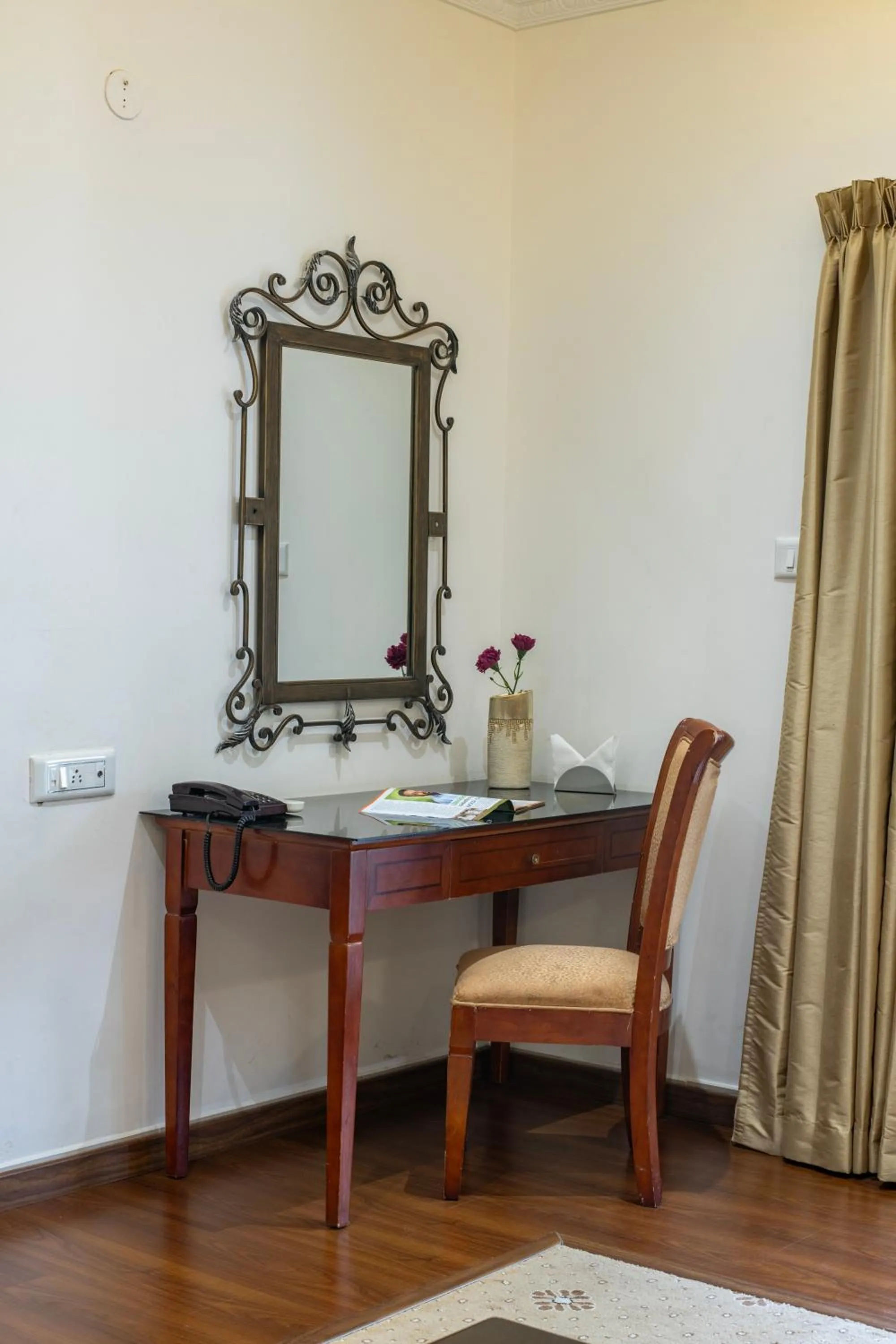 Living room in Hyde Park Orchards