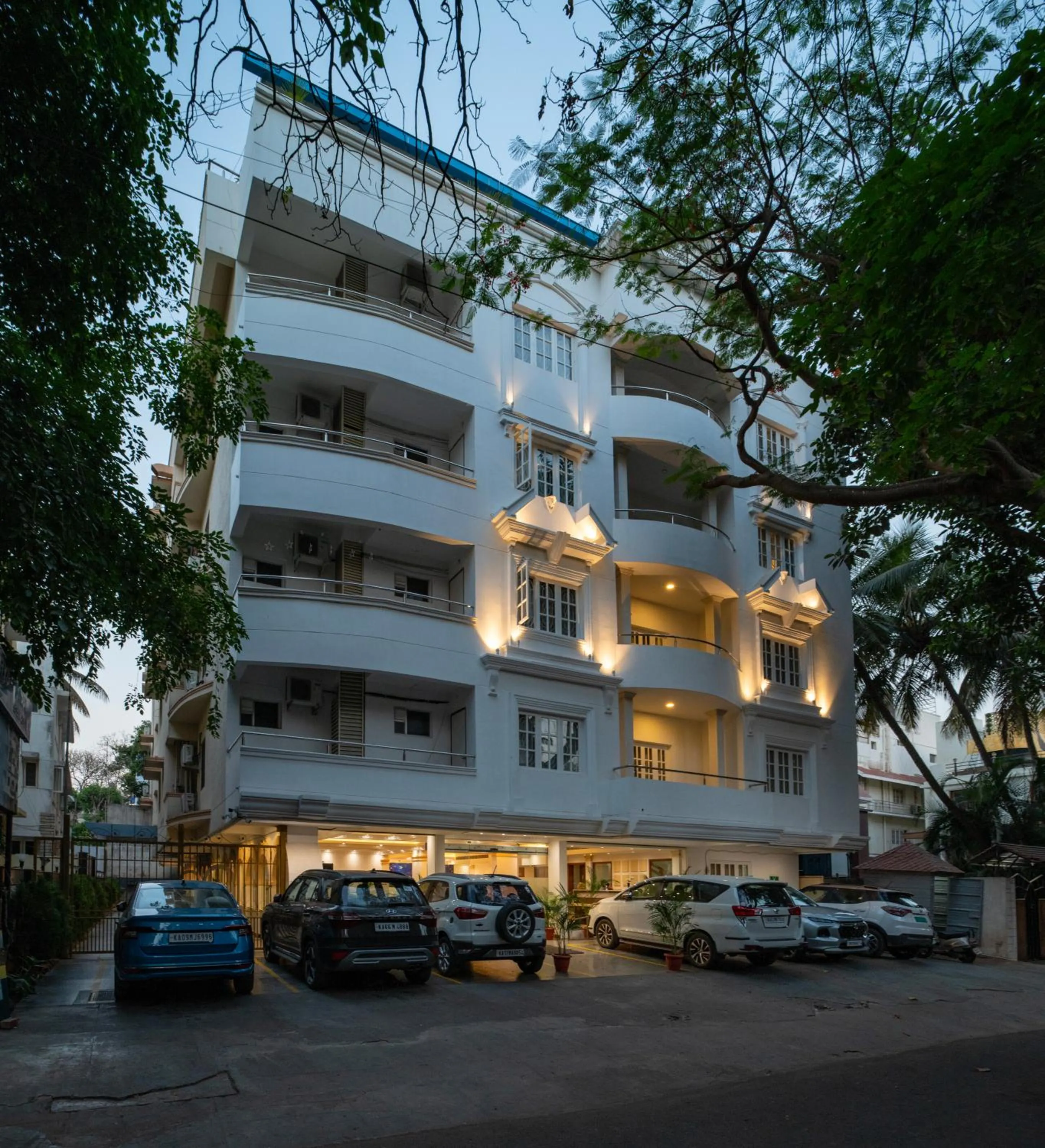 Property building in Hyde Park Orchards