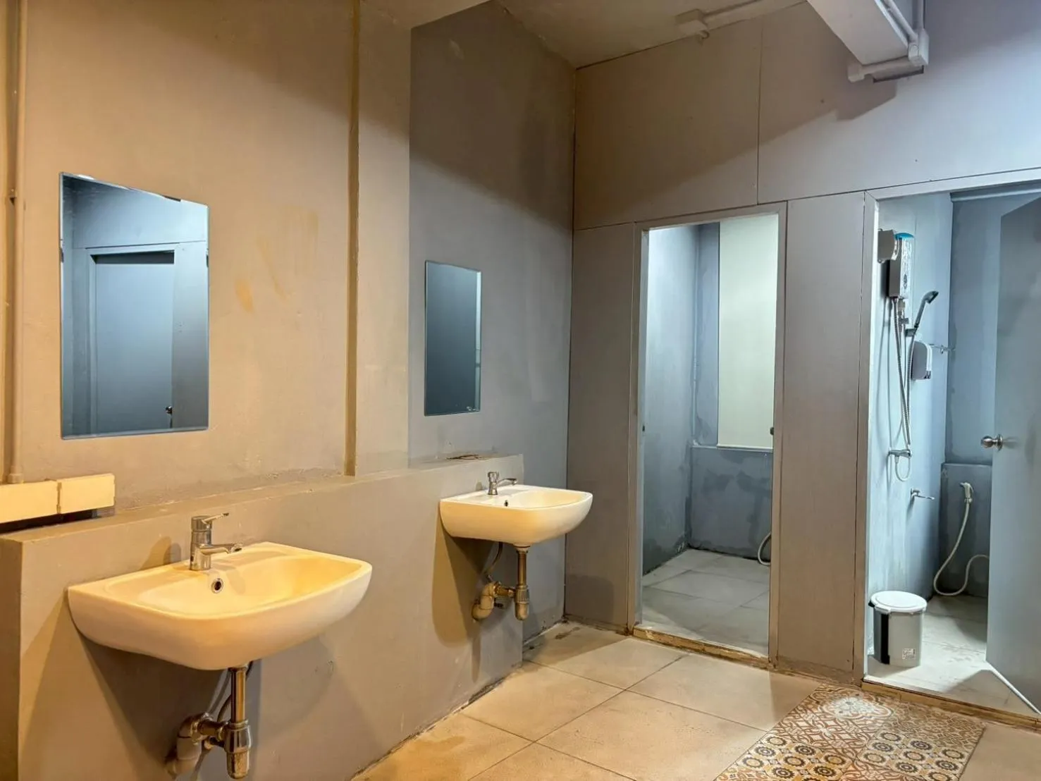 Bathroom in Sukhum Huai Khwang Guest House