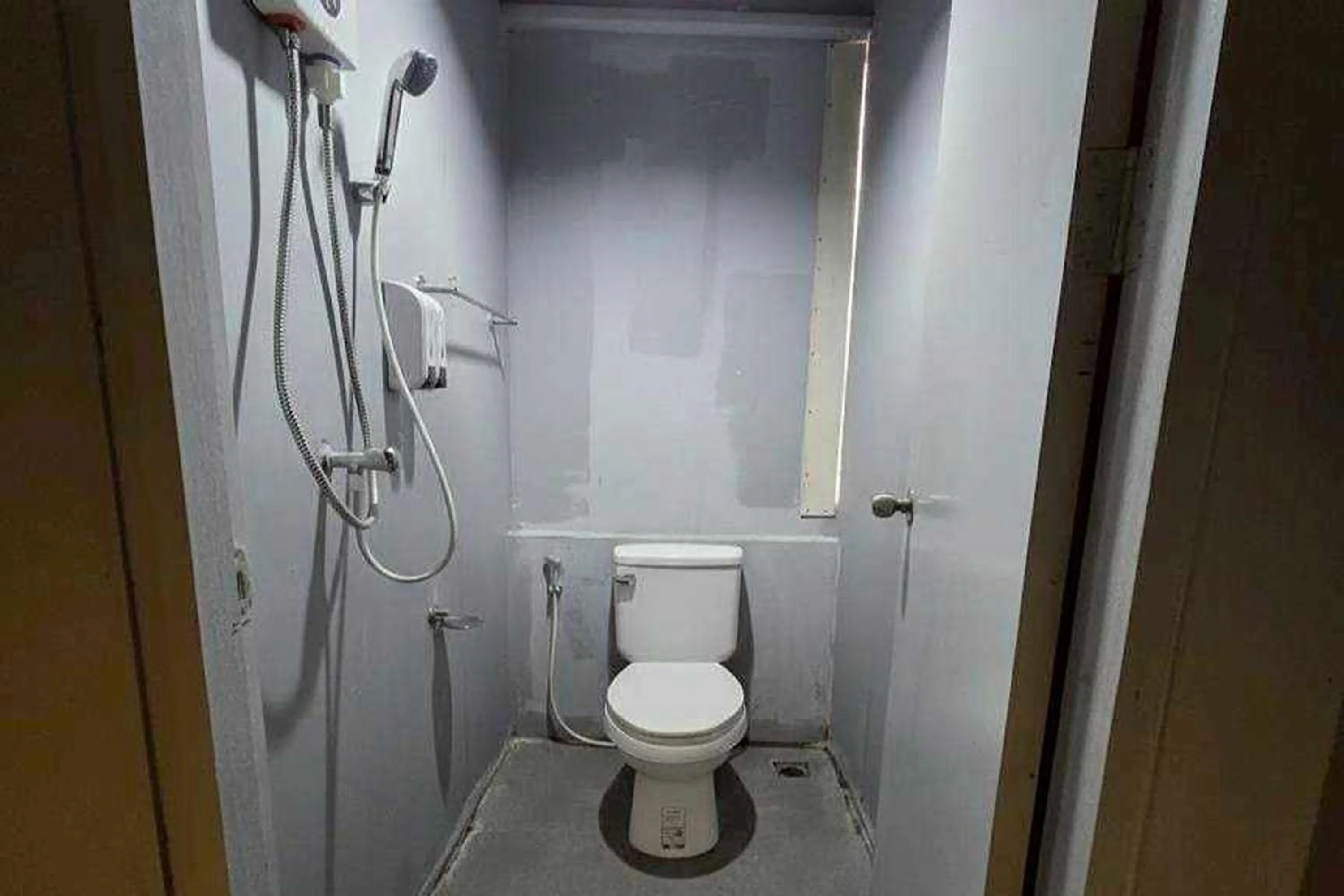 Bathroom in Sukhum Huai Khwang Guest House