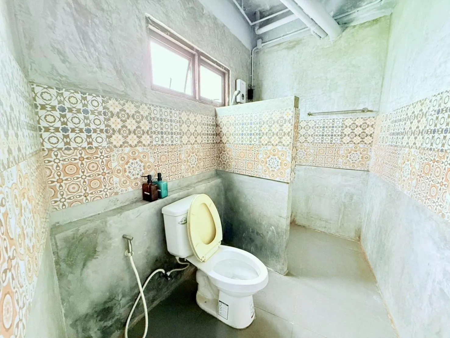 Bathroom in Sukhum Huai Khwang Guest House