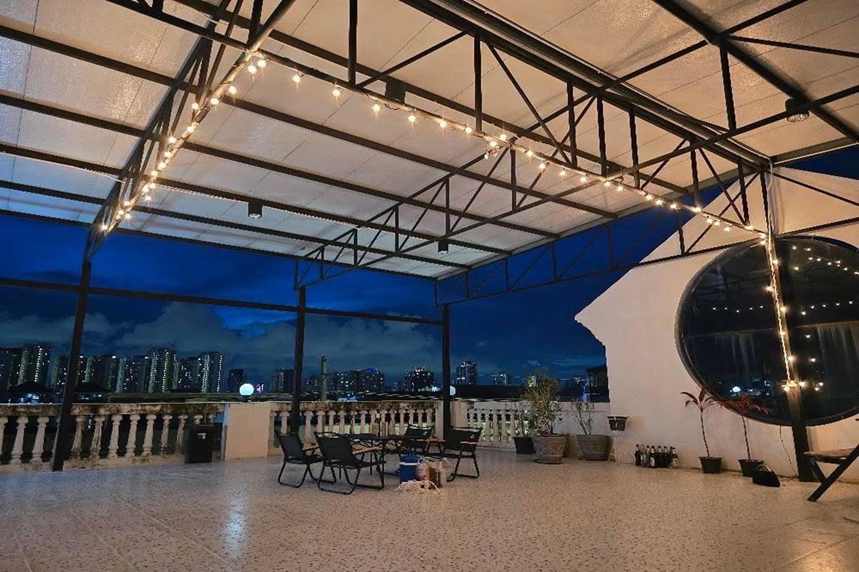 Night in Sukhum Huai Khwang Guest House