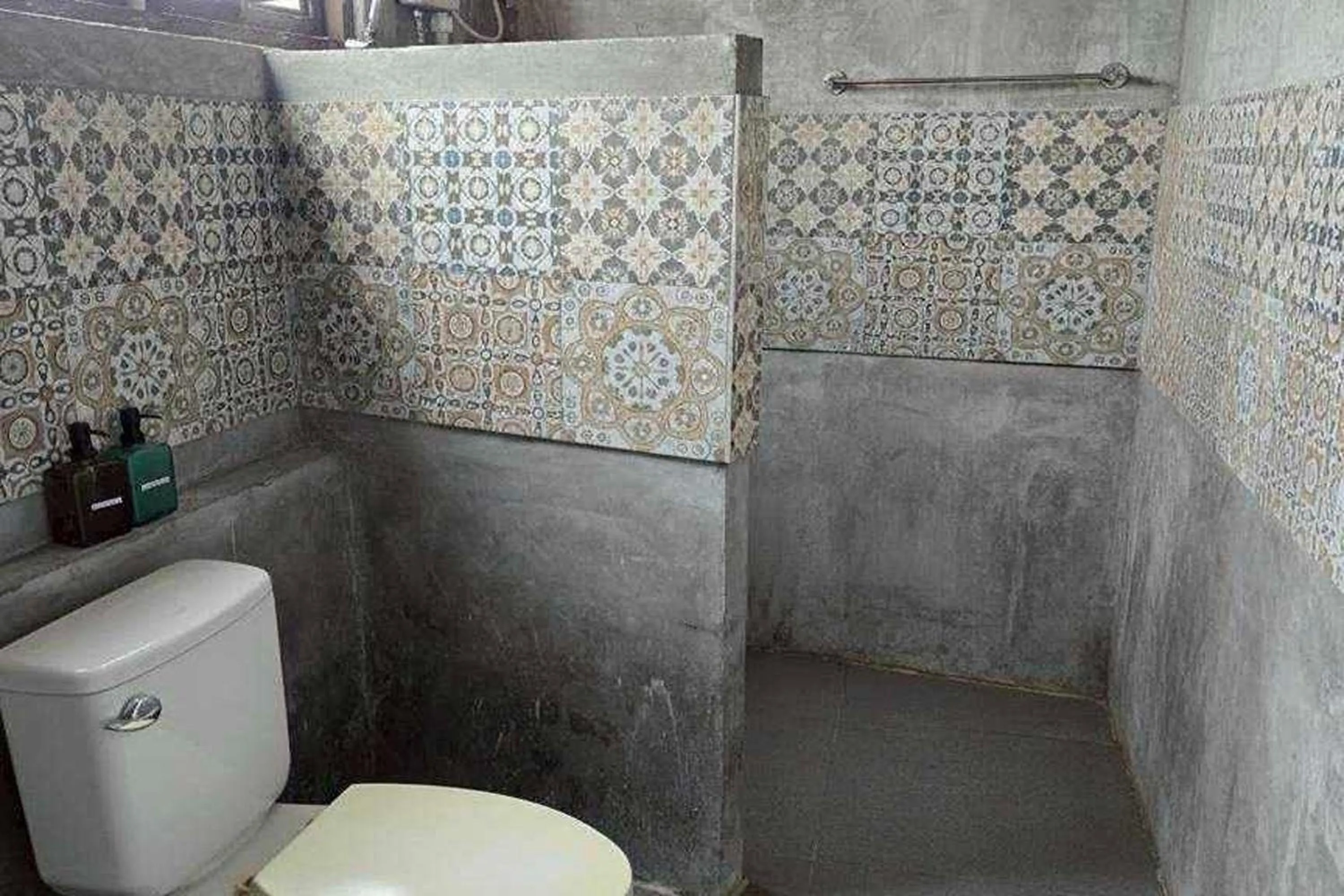 Bathroom in Sukhum Huai Khwang Guest House