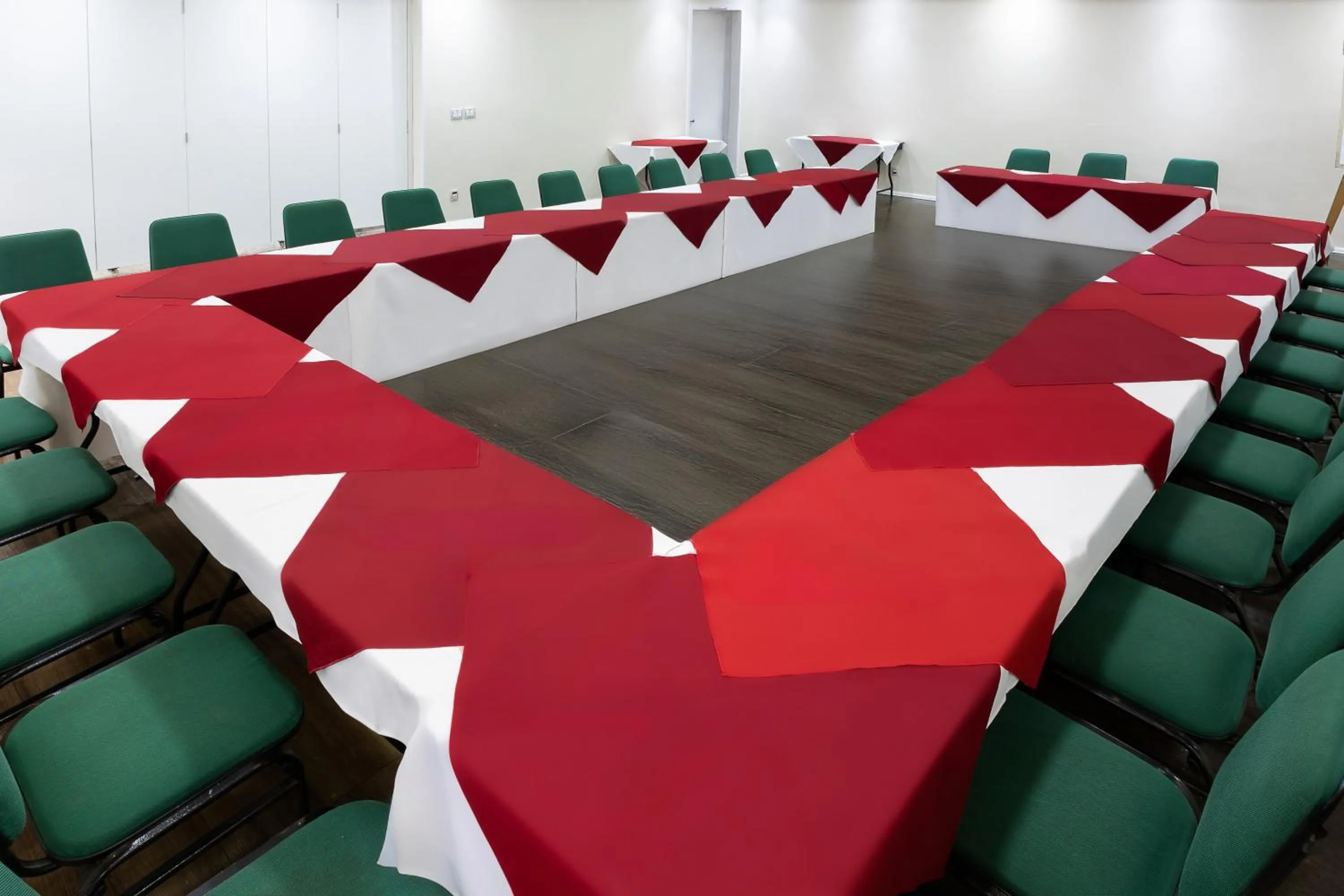 Meeting/conference room in Hotel Euro Suite São Paulo by Nacional Inn - A 600 METROS DA RUA 25 DE MARÇO