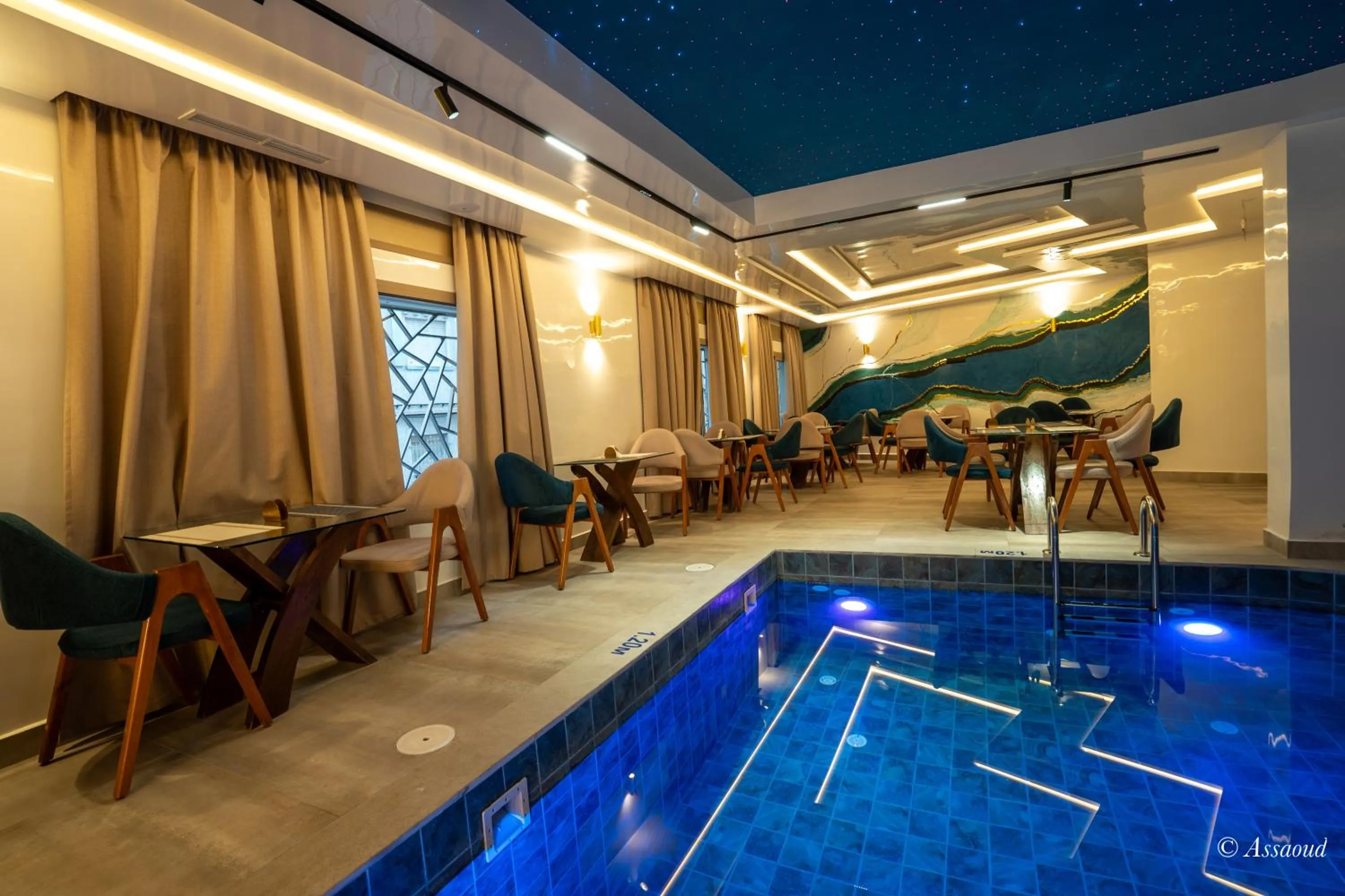 Swimming pool in Hotel Esmeralda