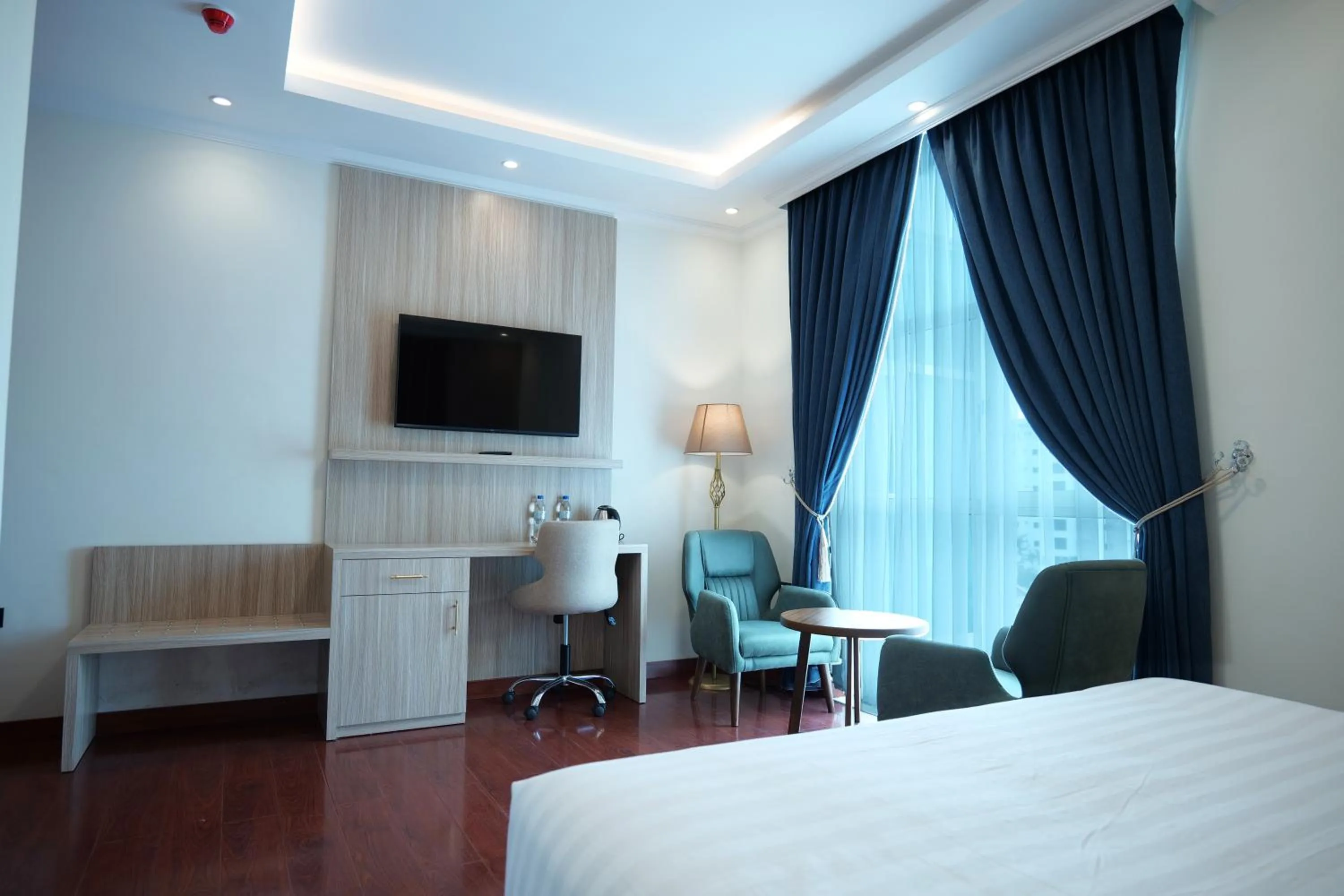 Bed in Crescent International Hotel