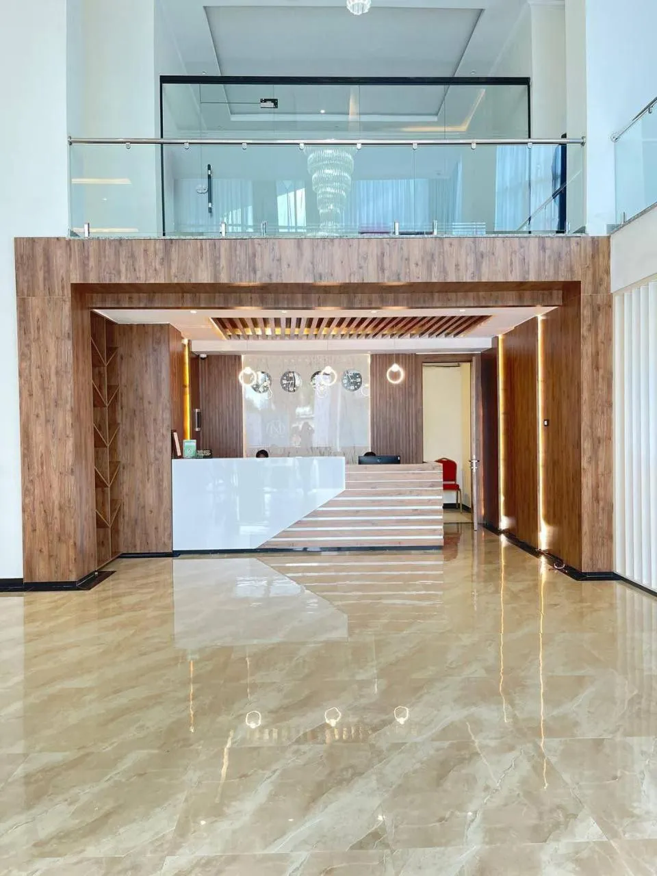 Lobby or reception in Crescent International Hotel