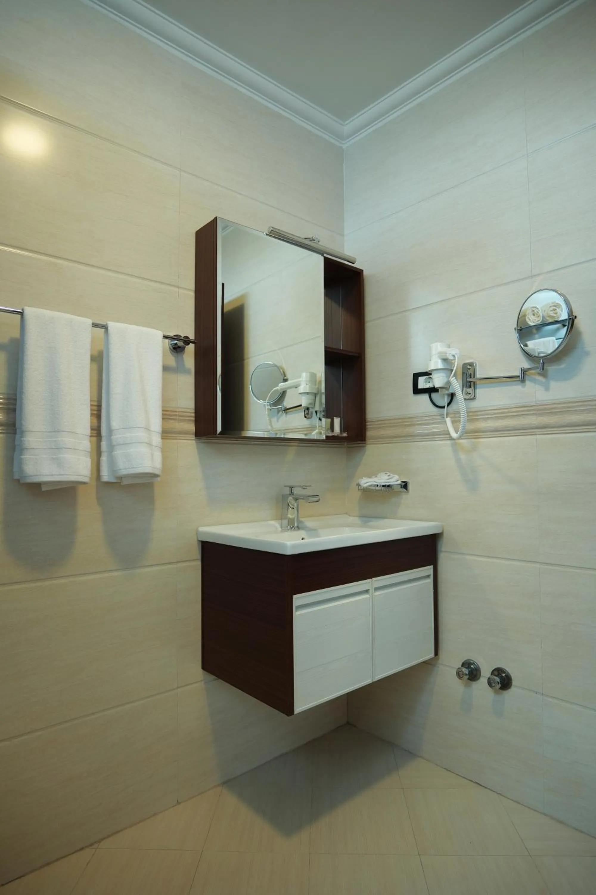 towels in Crescent International Hotel