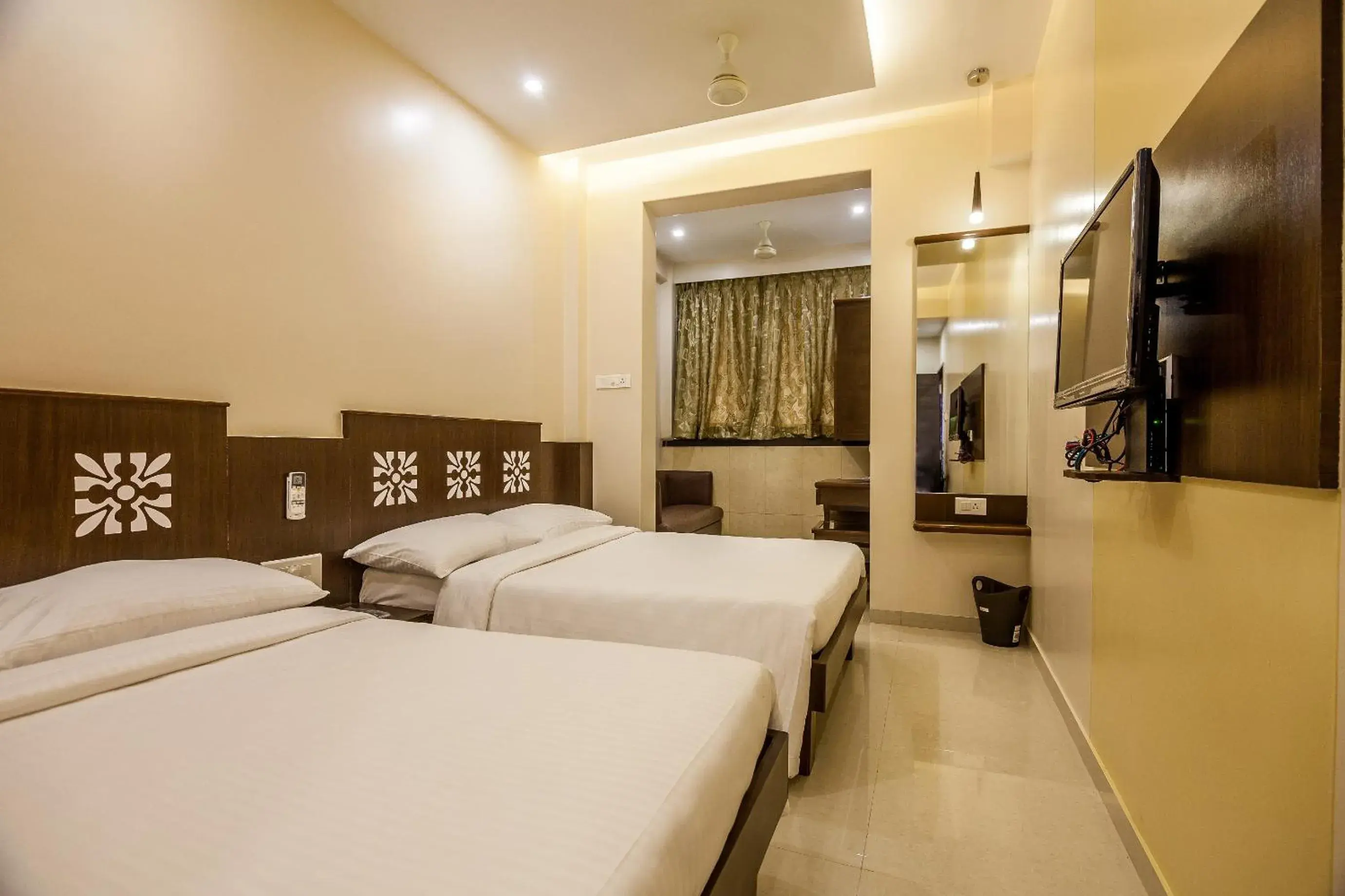 Superior Quadruple Room in City Guest House - Dadar Superior Quadruple Room in City Guest House - Dadar