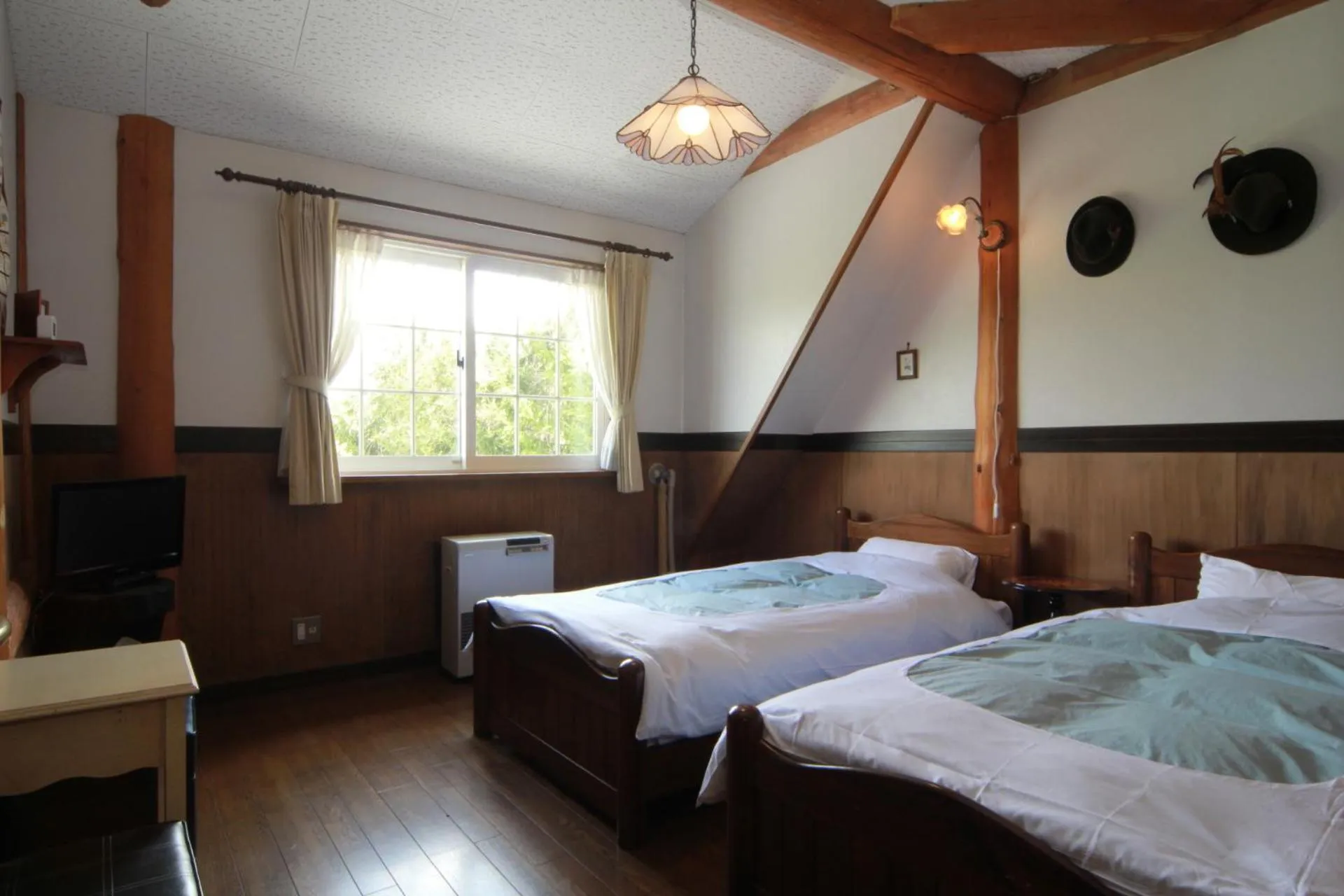 Photo of the whole room, Bed in Lodge Clubman