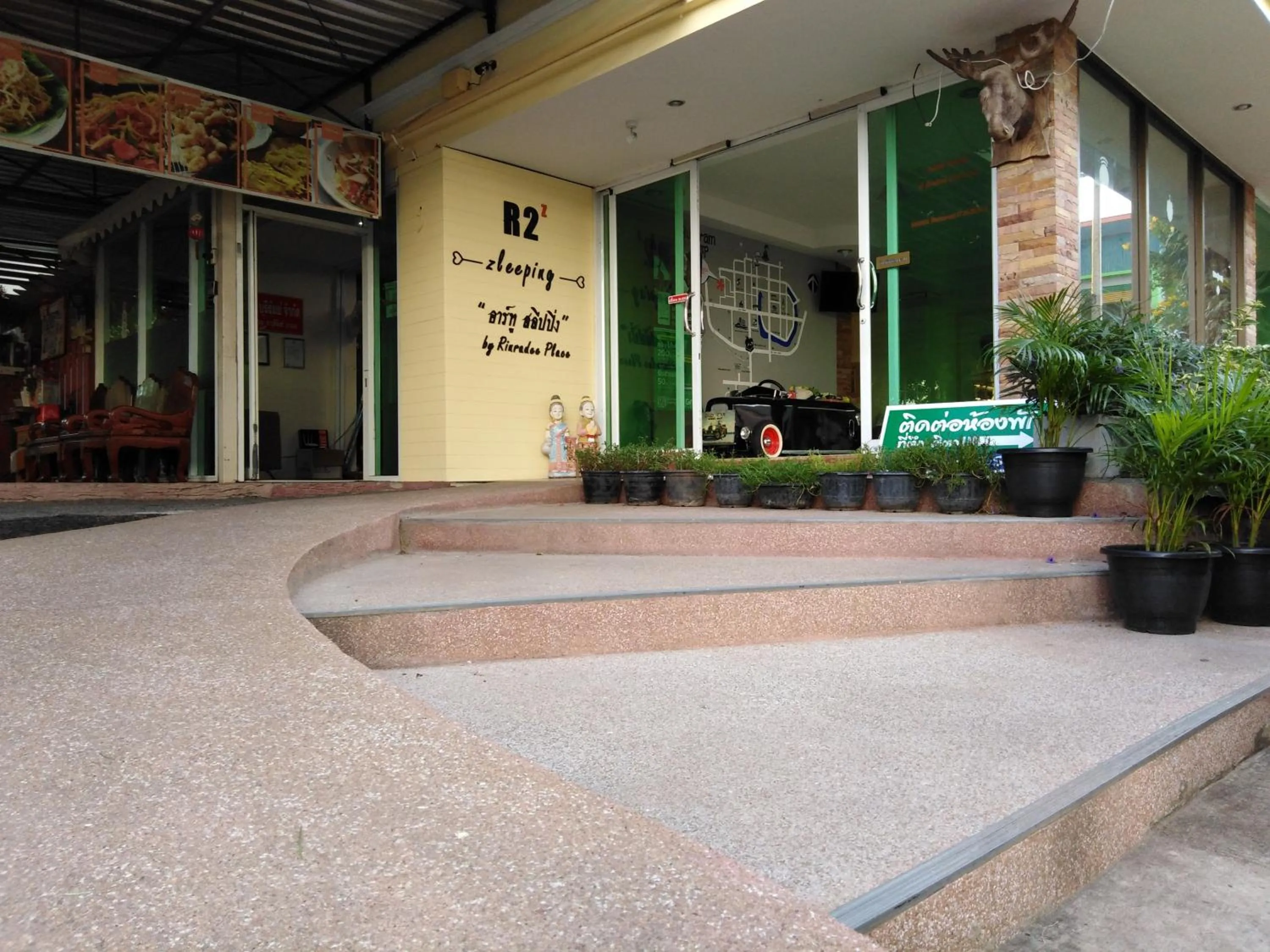 Facade/entrance in Rinradee Place