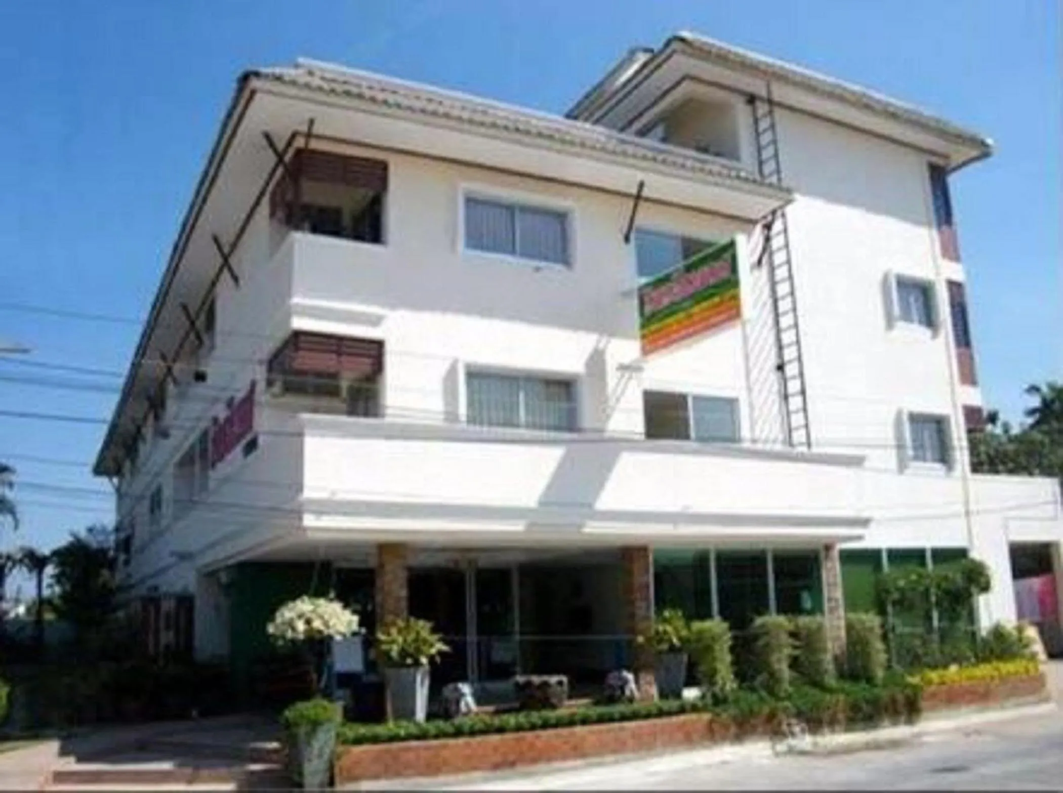 Property building in Rinradee Place