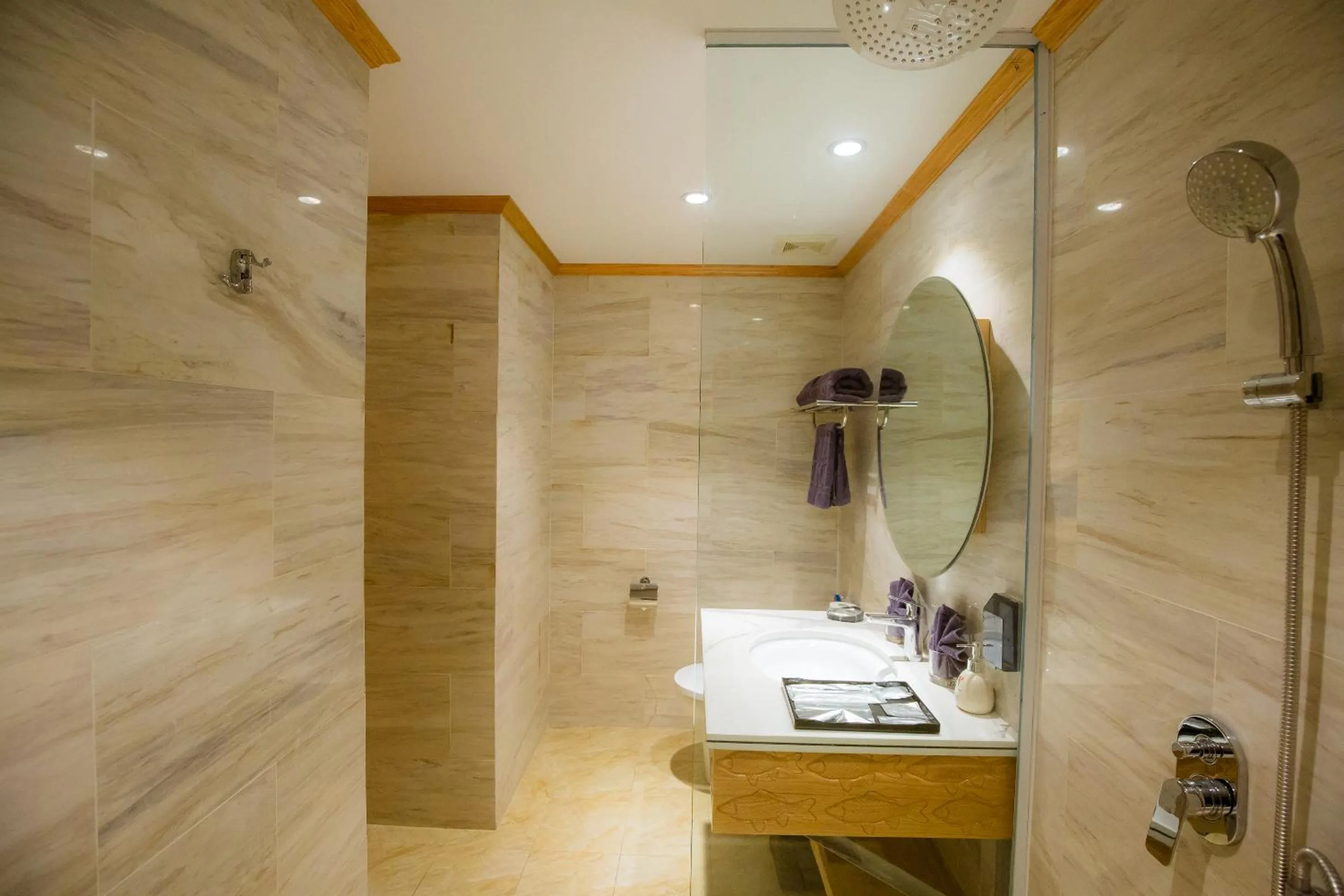 Shower in Hai Phong Tower - Apartment & Hotel