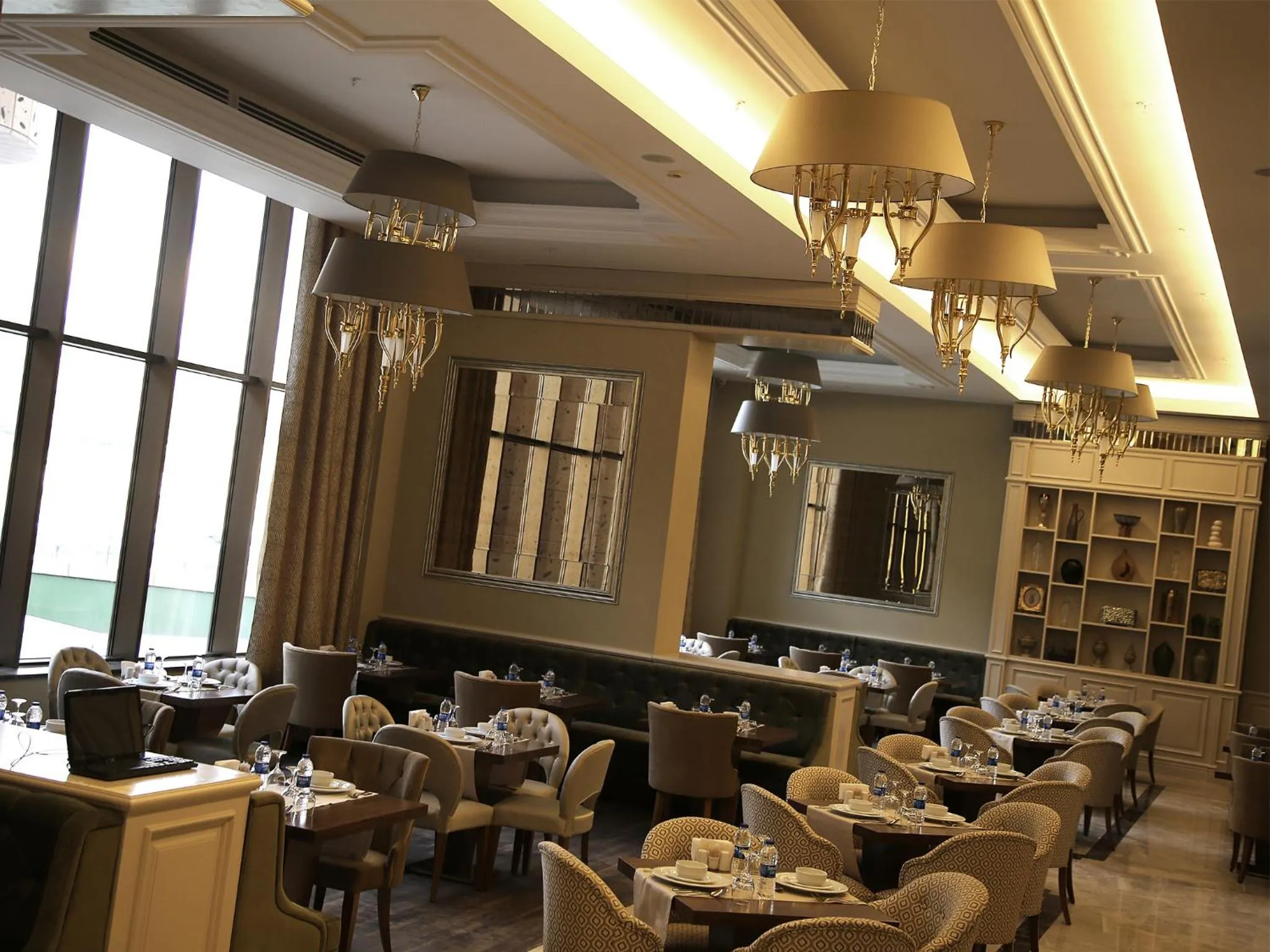 Restaurant/places to eat in Morrian Hotel