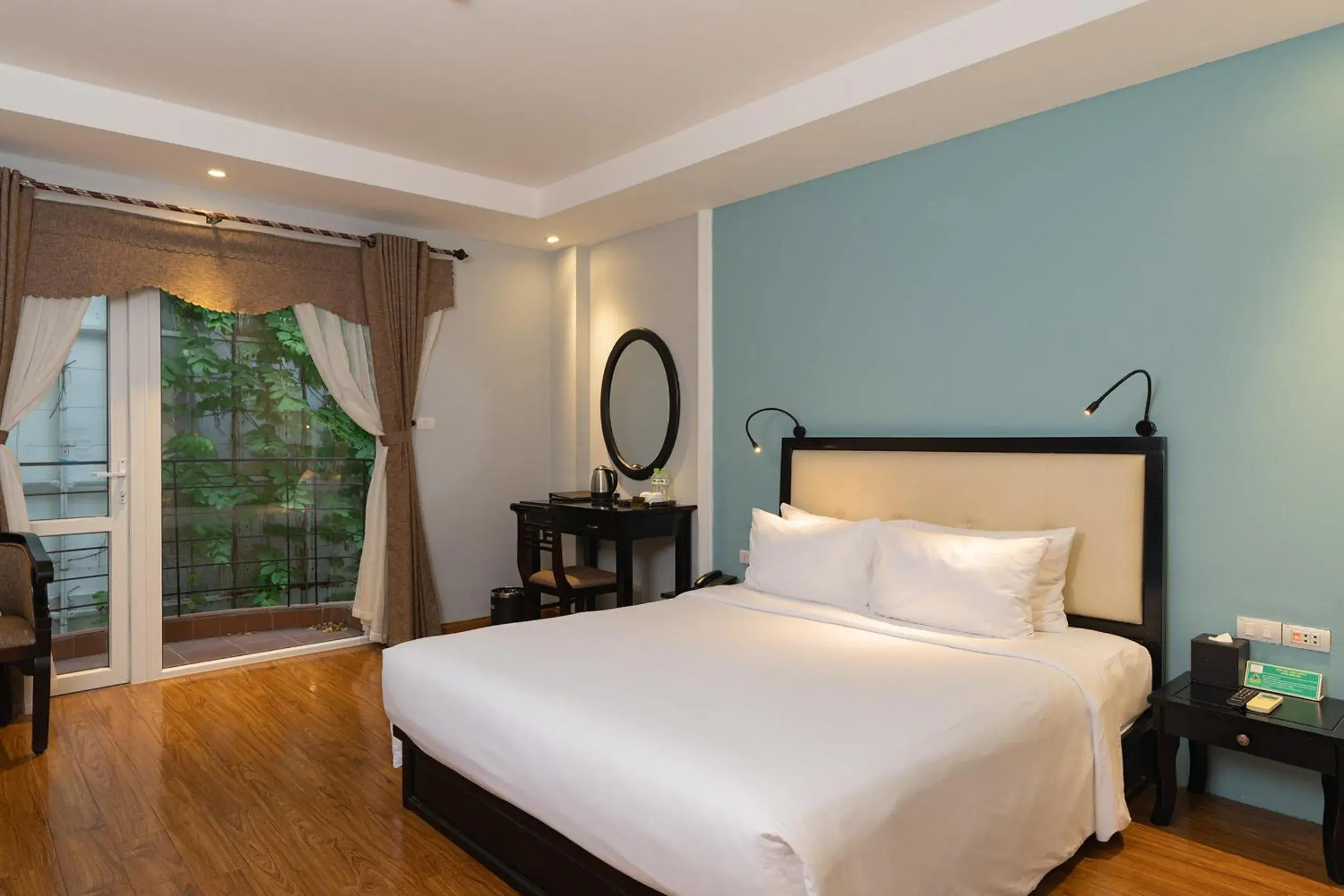 Superior Double Room with Balcony in Hoian Sincerity Hotel & Spa Superior Double Room with Balcony in Hoian Sincerity Hotel & Spa