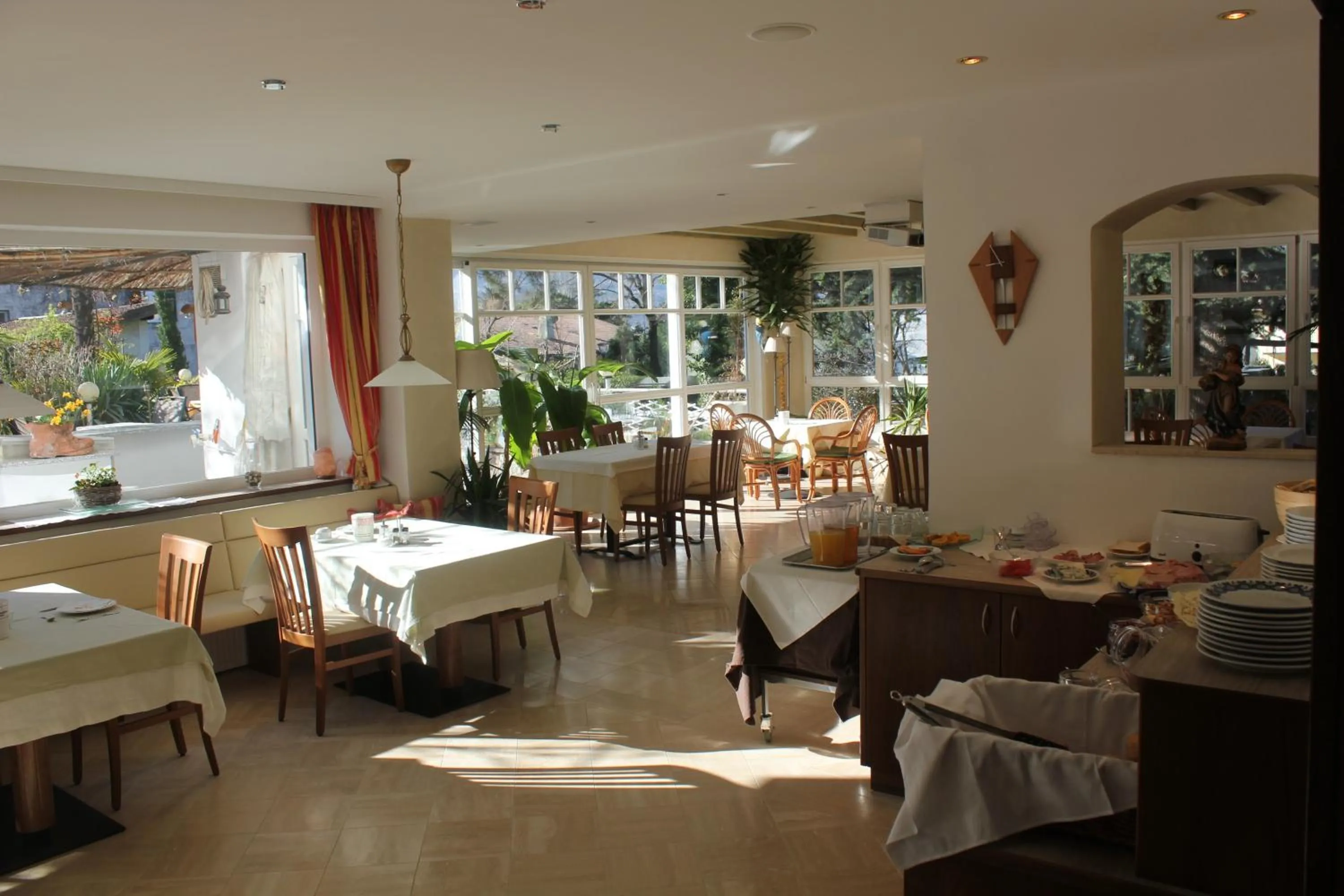 Restaurant/places to eat in Hotel Annabell