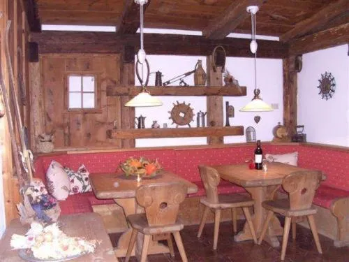 Restaurant/places to eat in Hotel Annabell