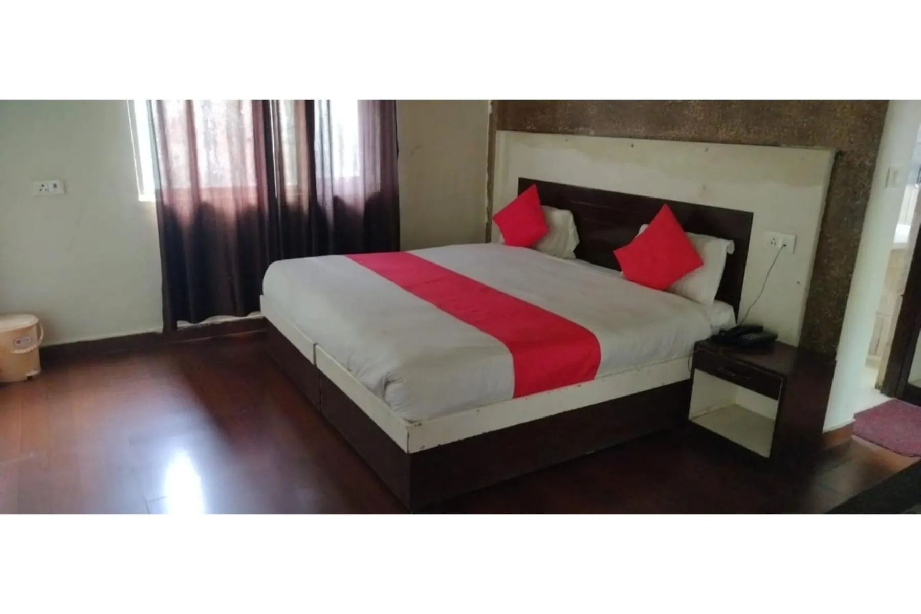 Bed in Hotel Sparsh Ganga
