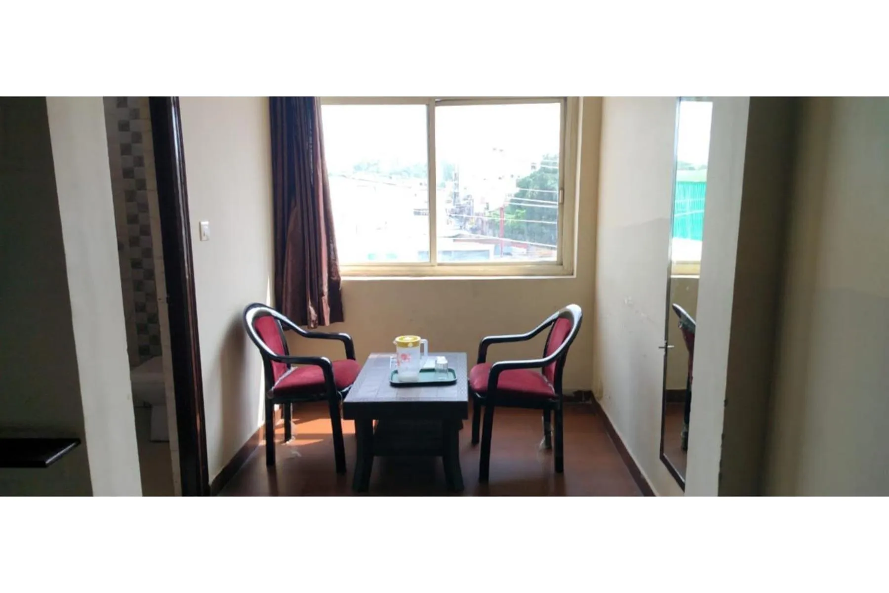 Living room in Hotel Sparsh Ganga