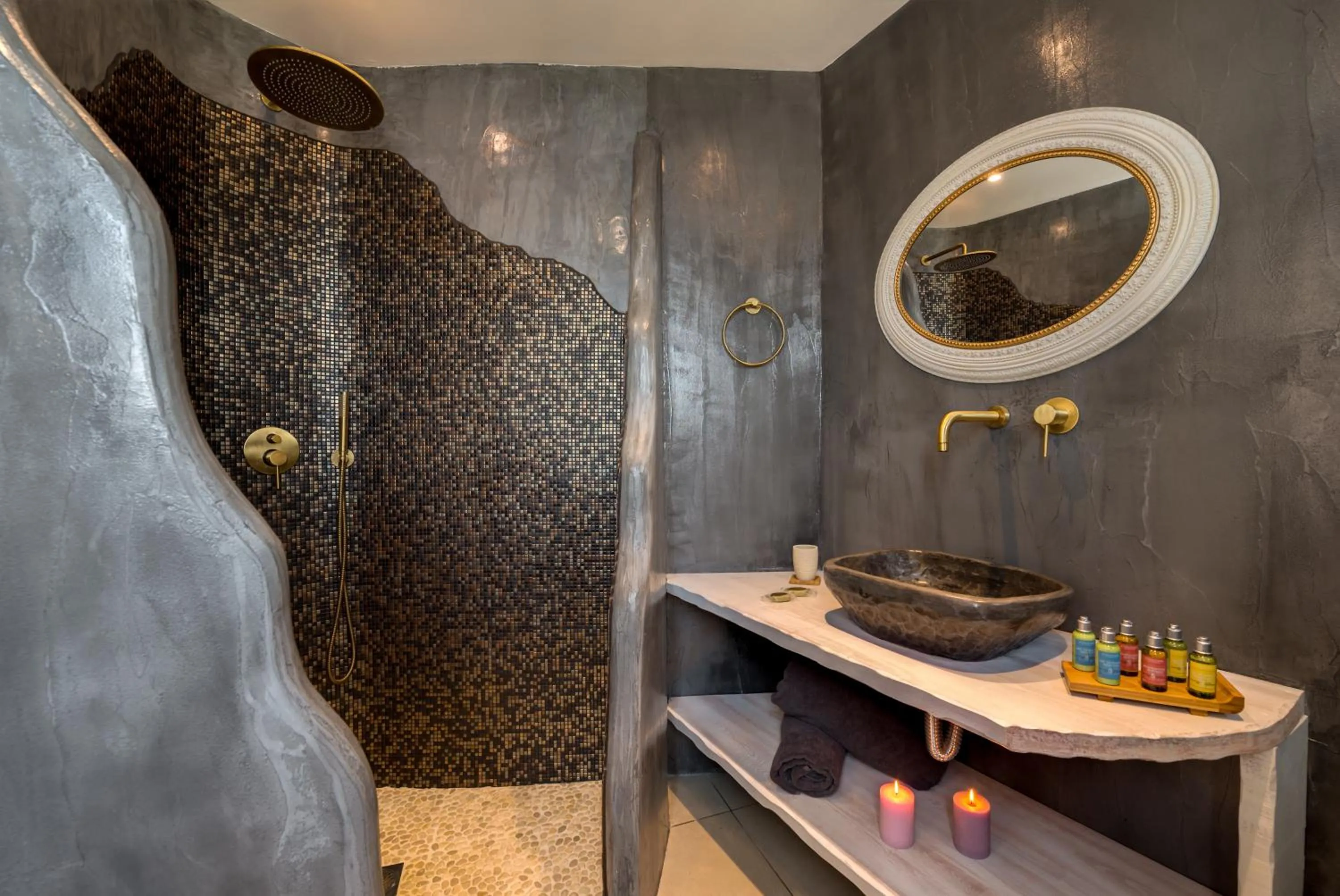 Bathroom in ArmonOia Caves