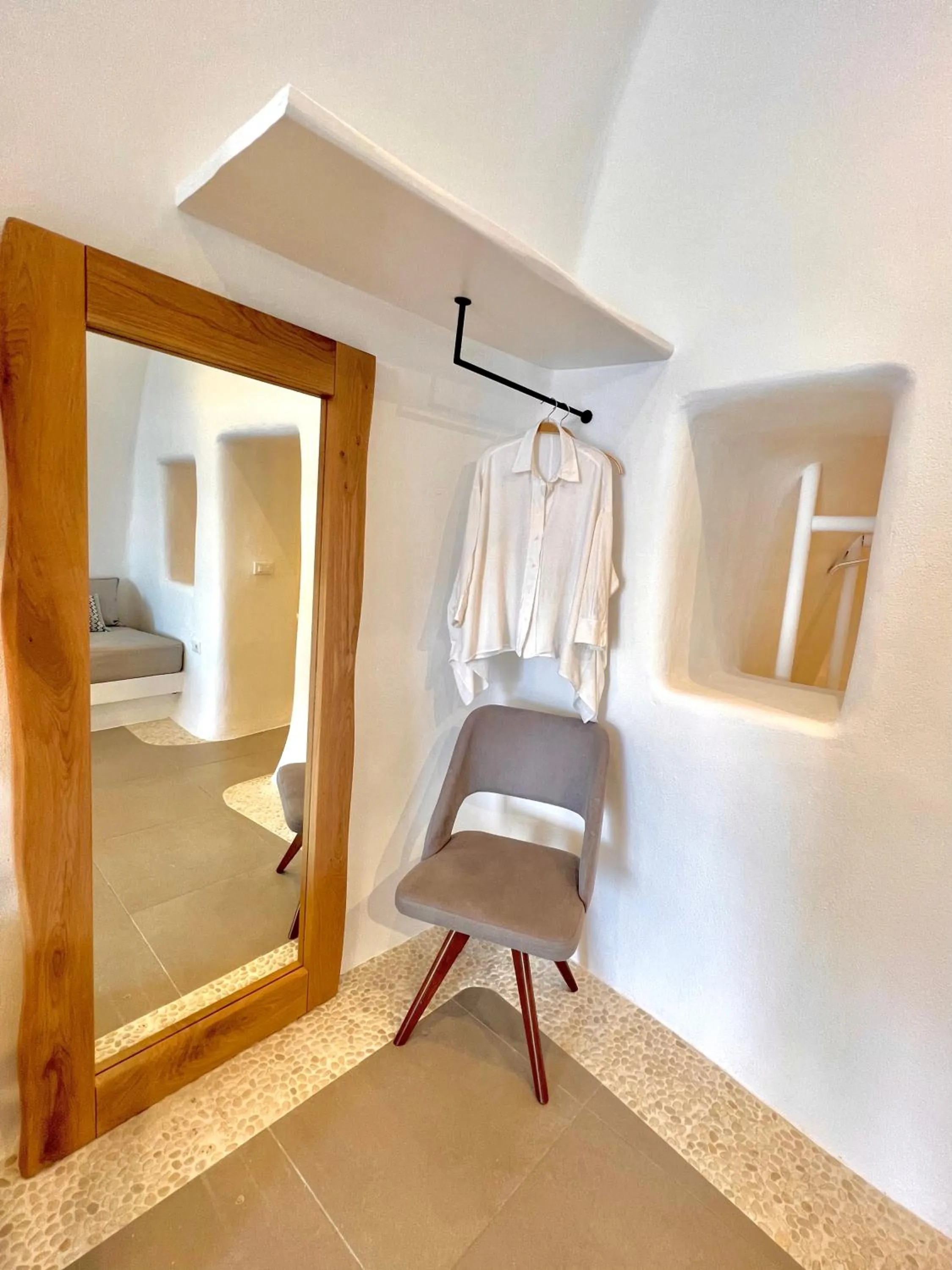 Photo of the whole room, Bed in ArmonOia Caves