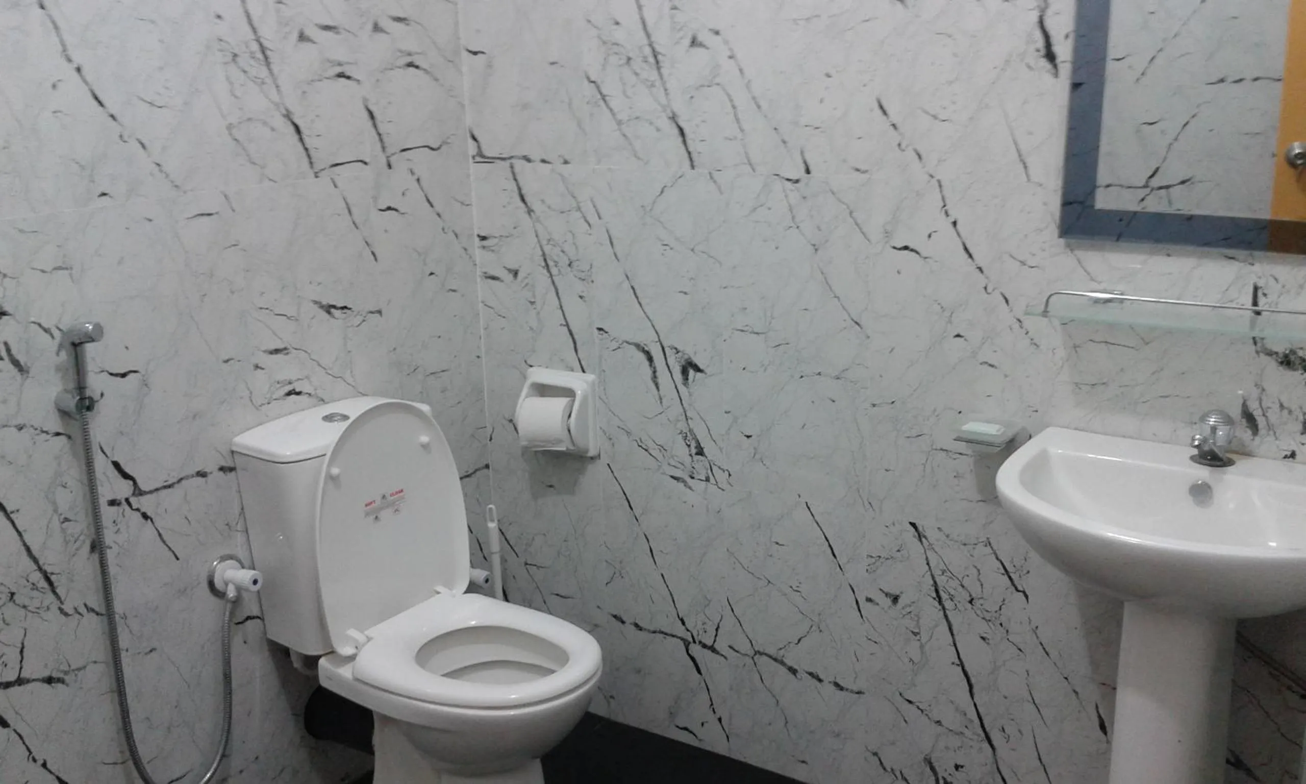 Toilet in Sea Zone Hotel Nilaveli