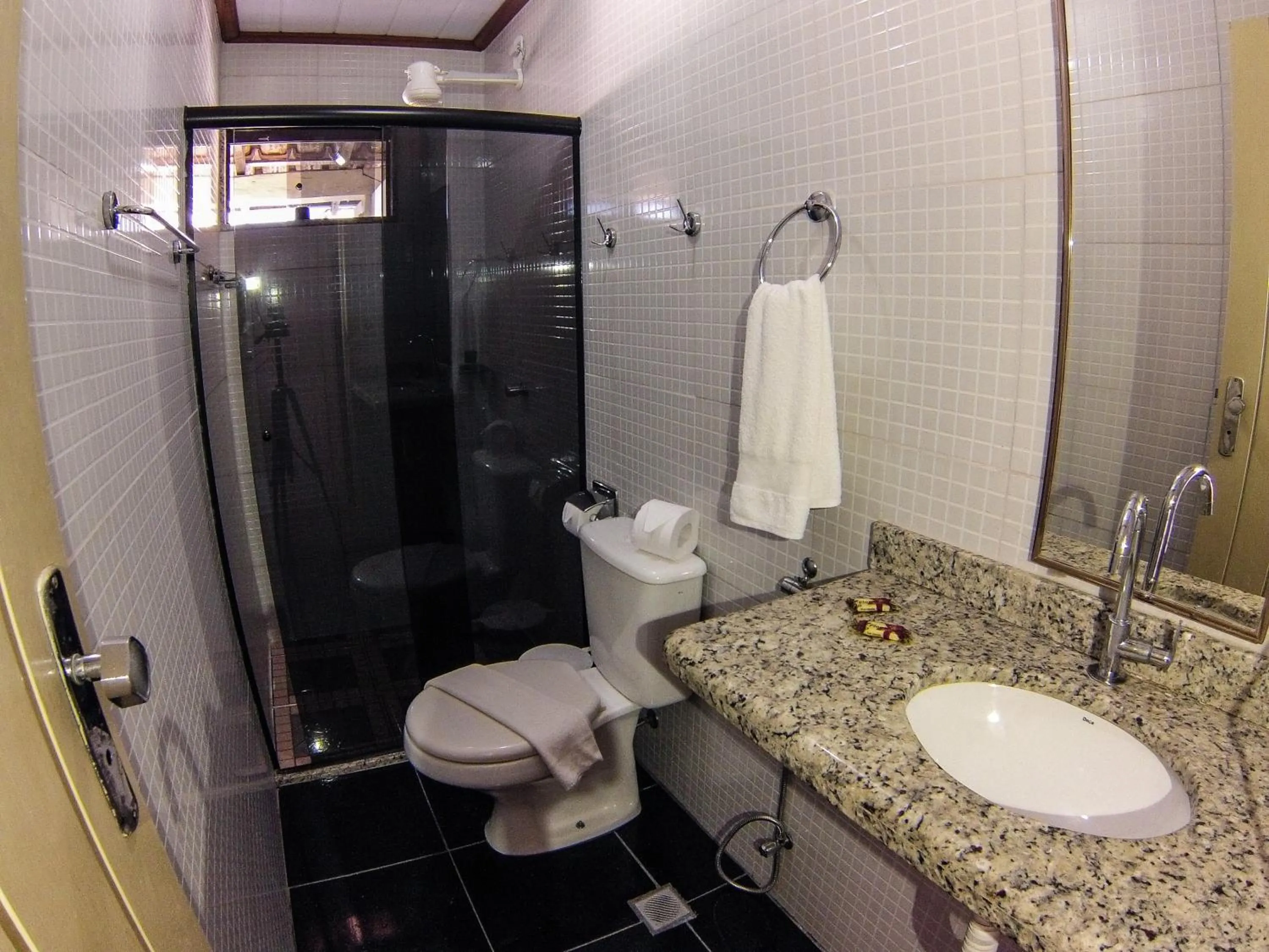 Bathroom in Pousada Manga Rosa- Arraial