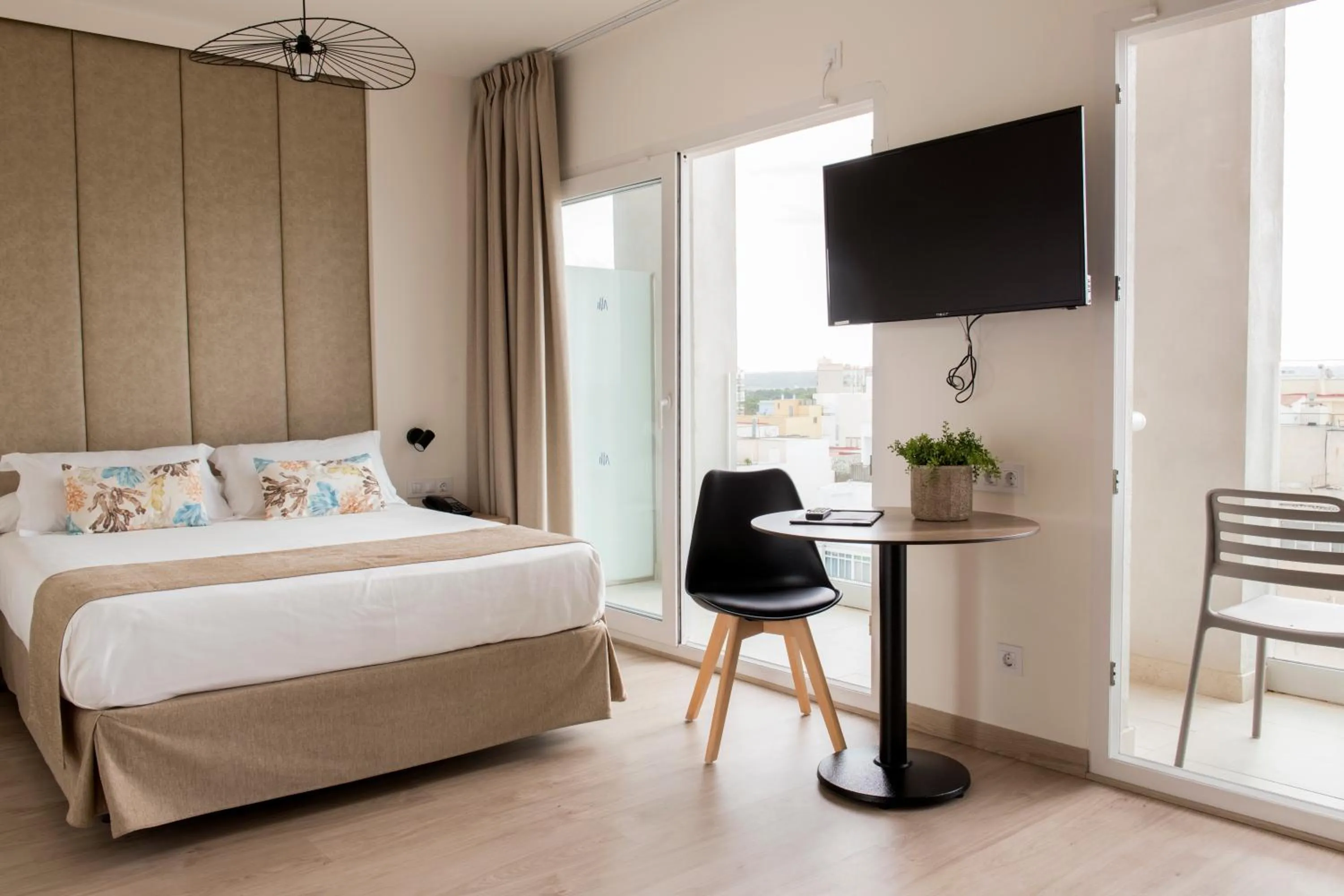 TV and multimedia, Bed in Hotel Las Arenas