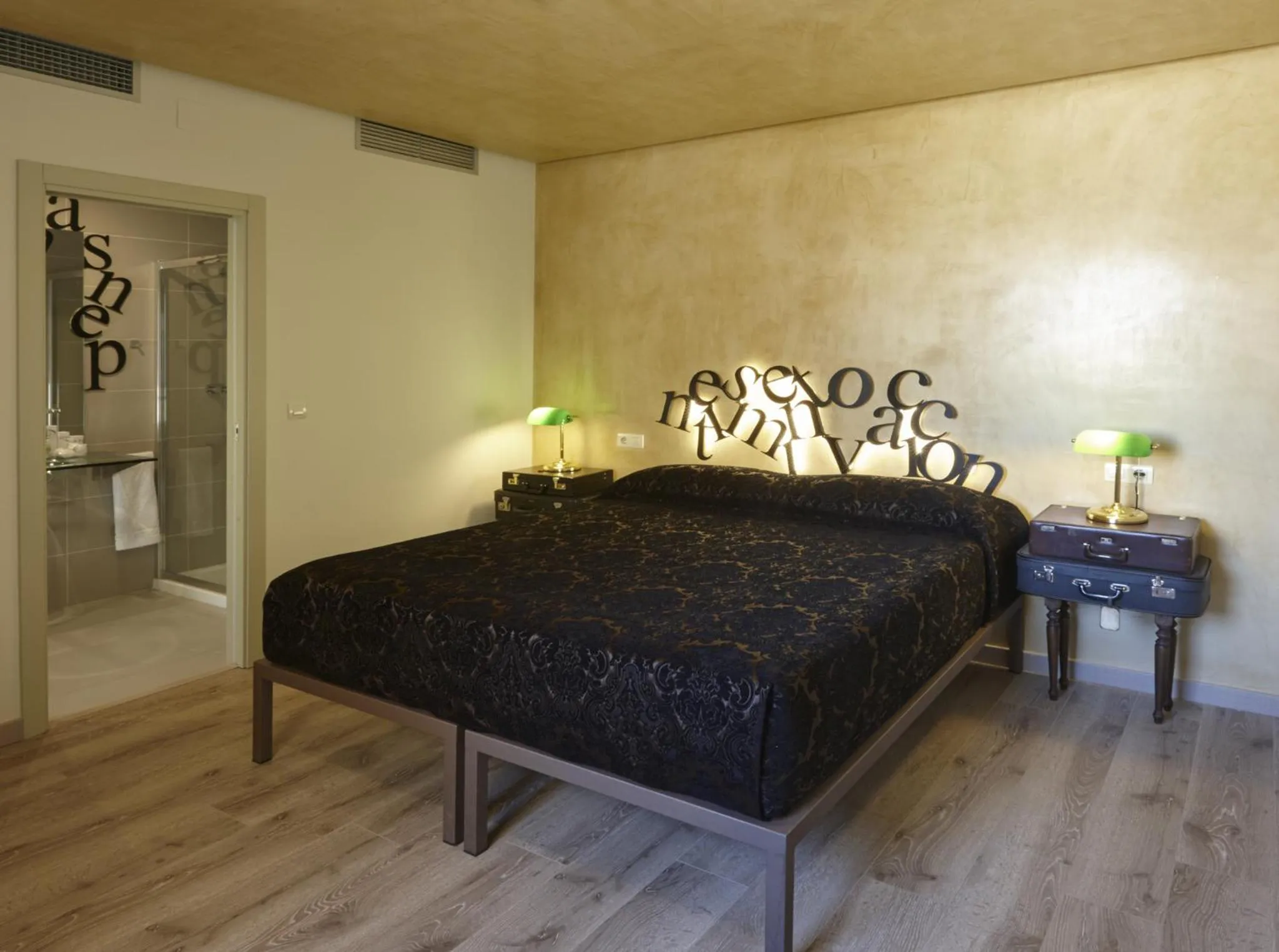 Bed in Hotel Galería Essentia