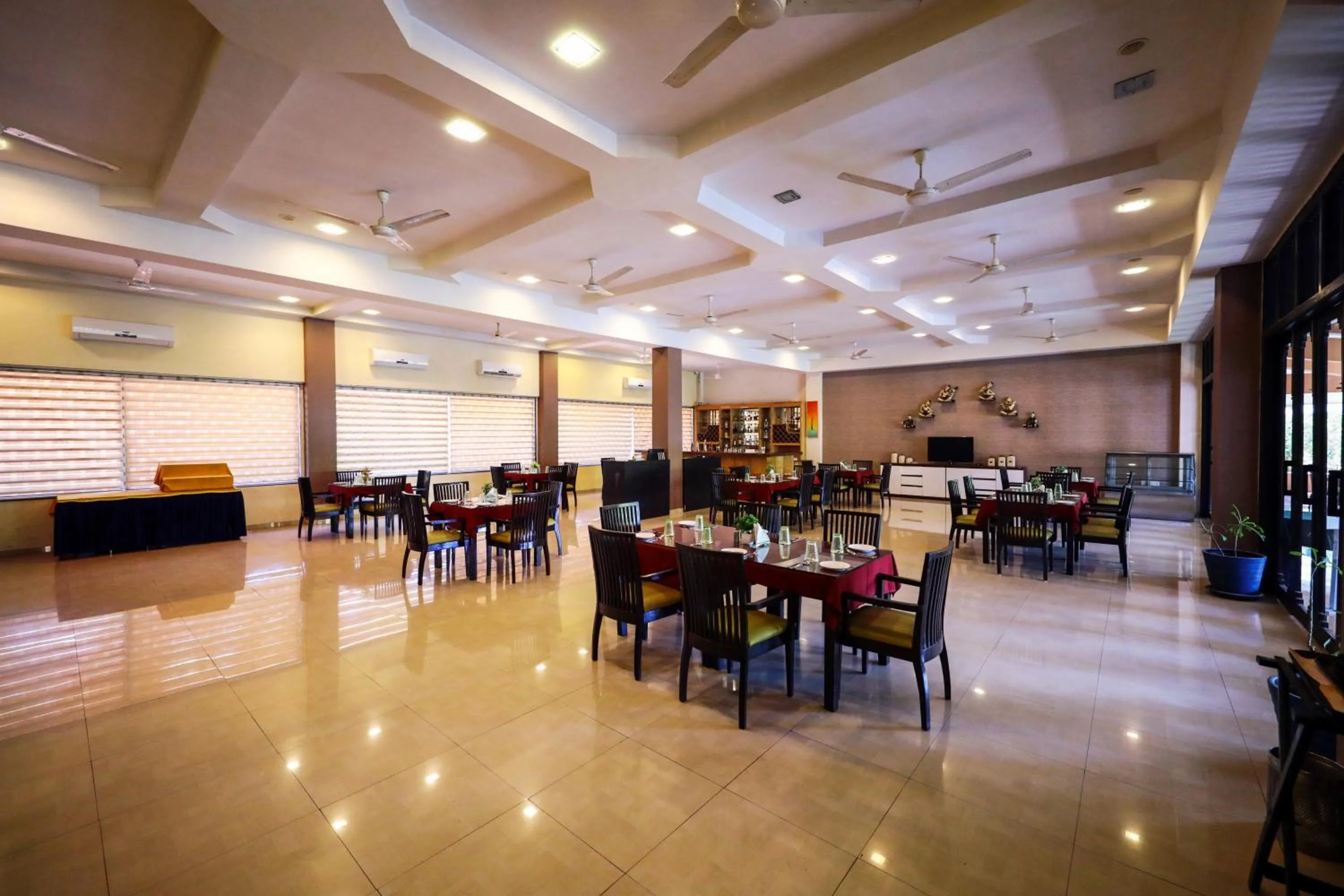 Restaurant/places to eat in Blue Ocean The Fern Resort & Spa Ganpatipule