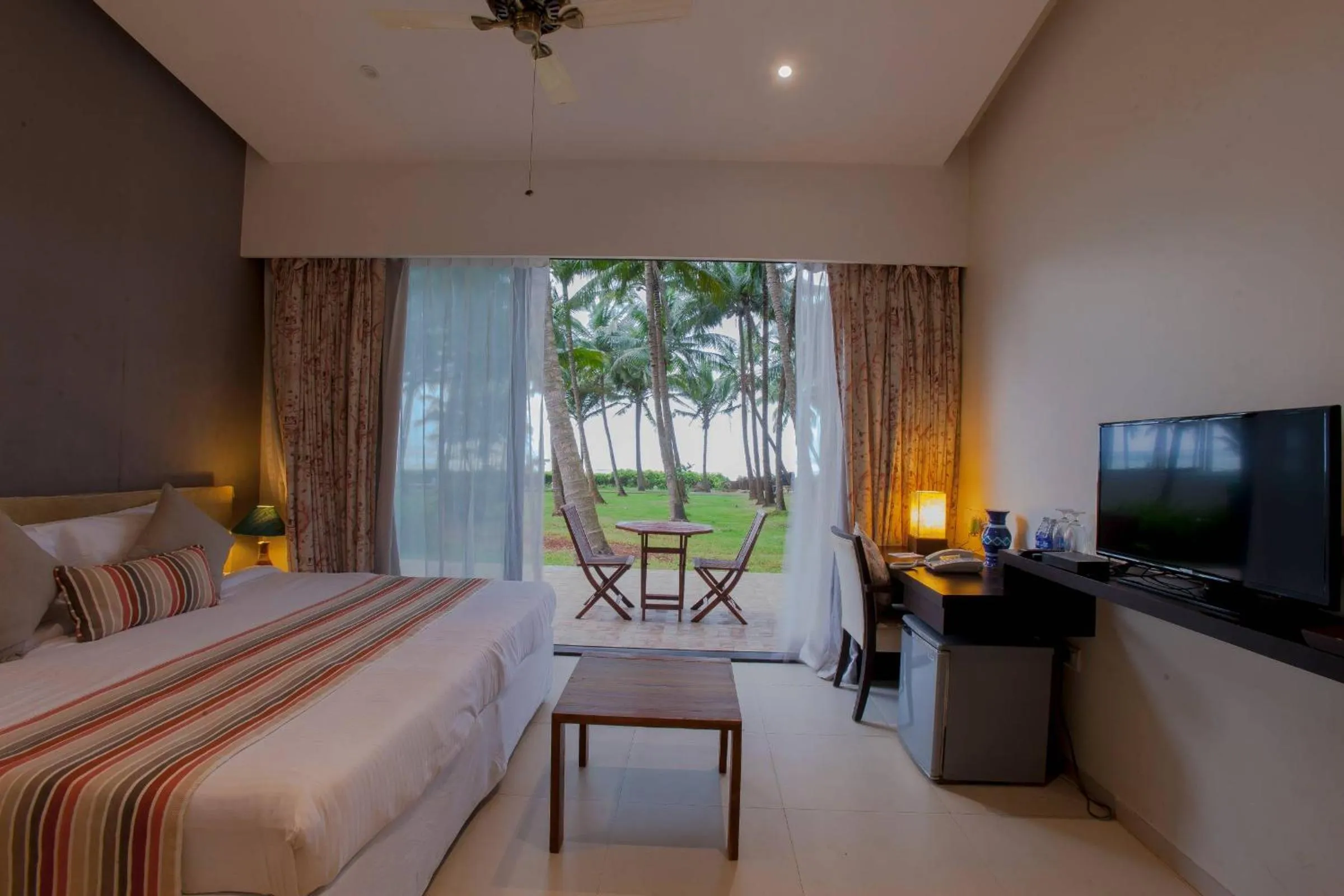 Bedroom, Bed in Blue Ocean The Fern Resort & Spa Ganpatipule