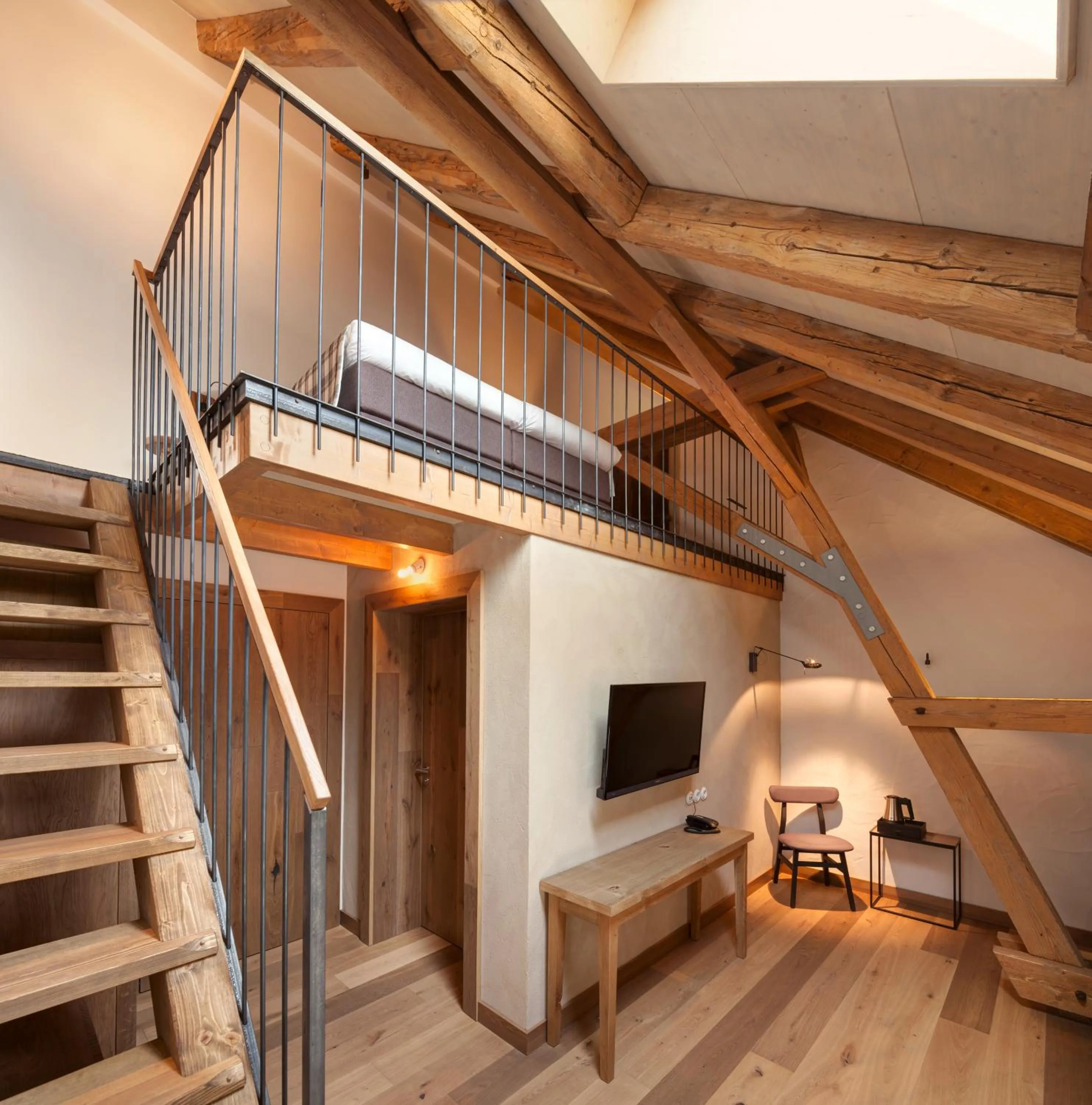 Photo of the whole room in AlmRefugio