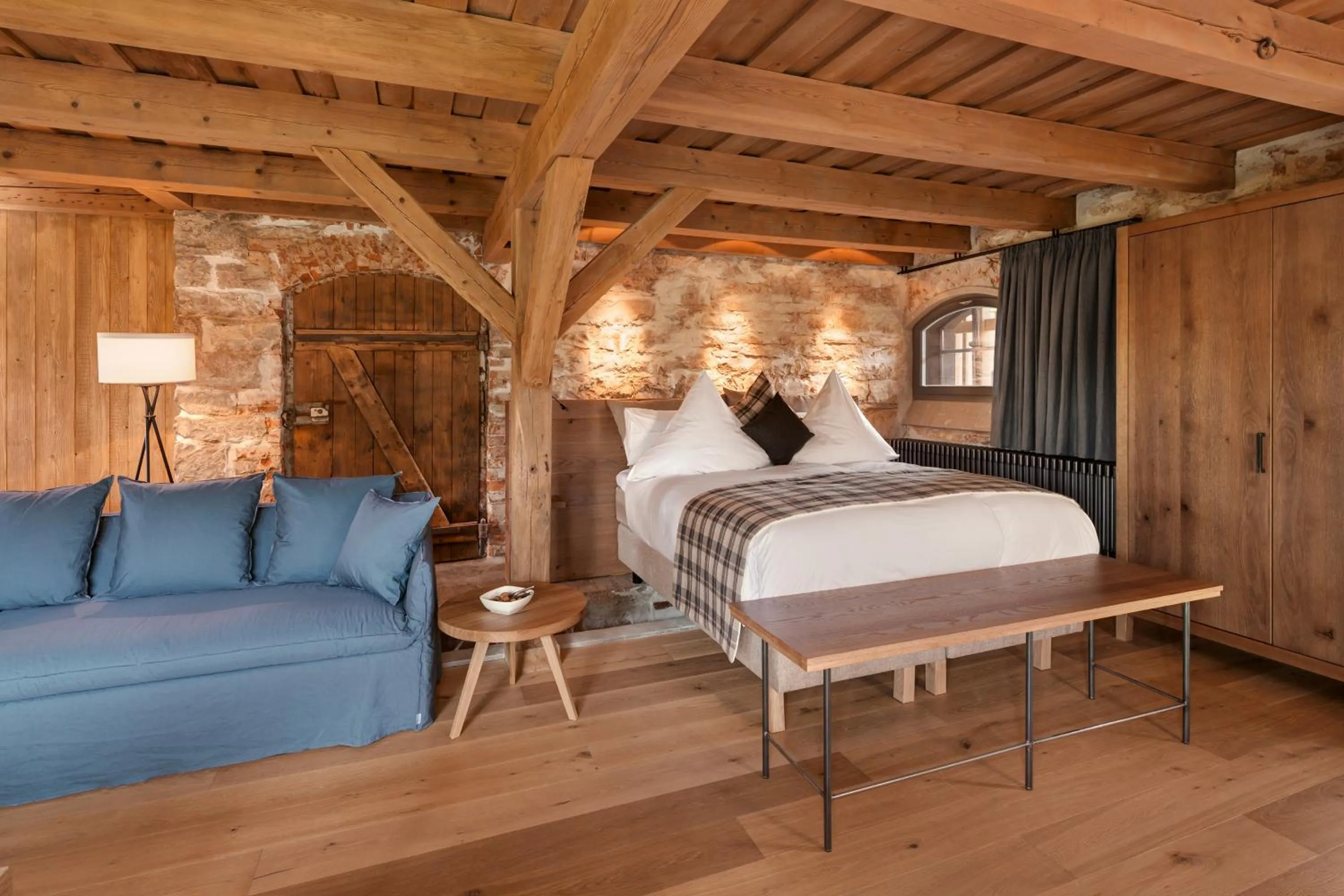 Photo of the whole room, Bed in AlmRefugio