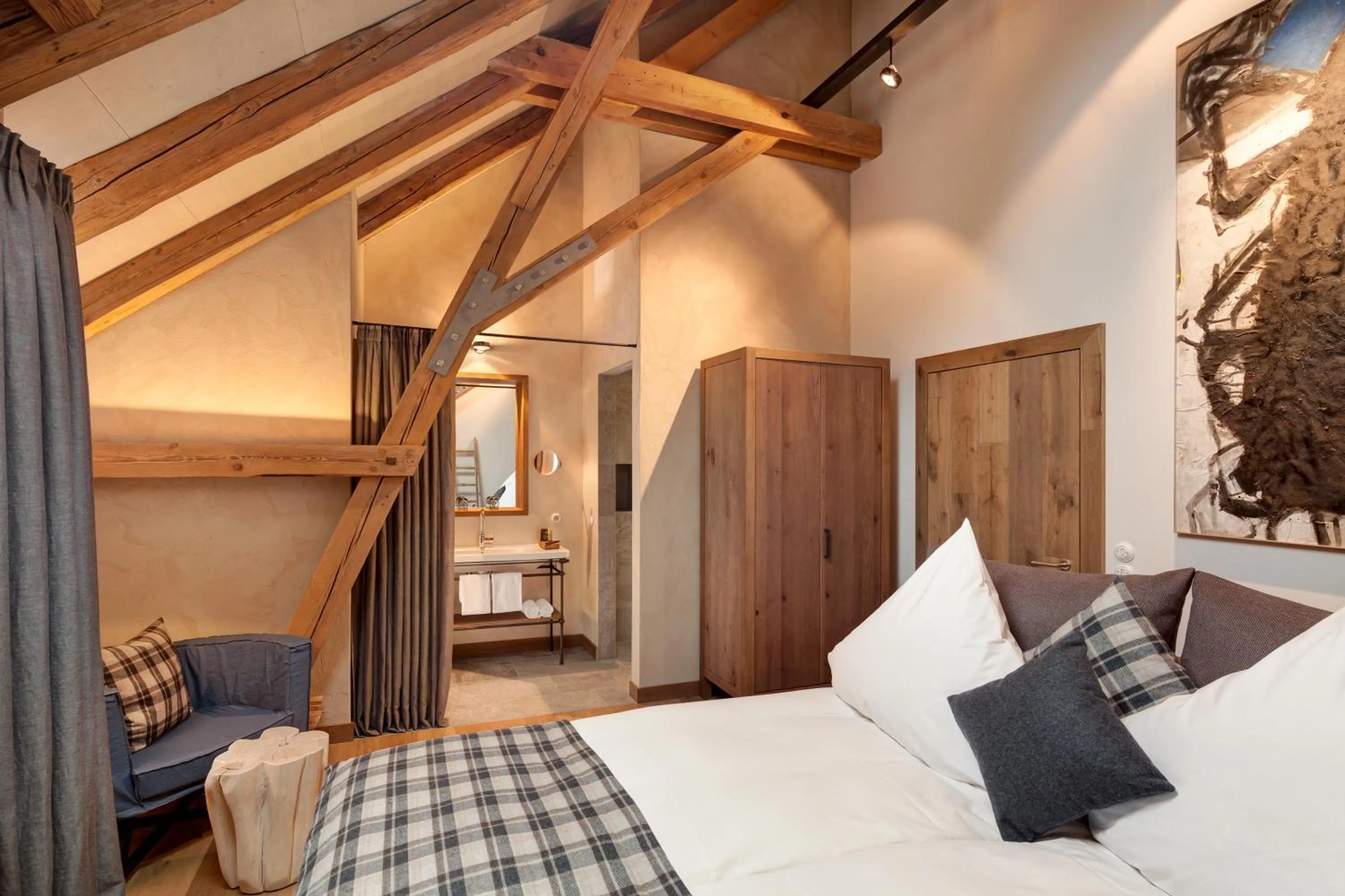 Photo of the whole room, Bed in AlmRefugio