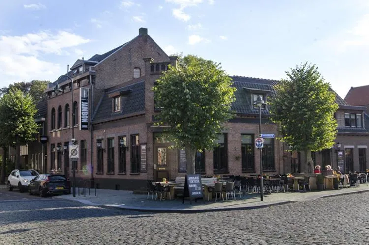 Property building in Jambon