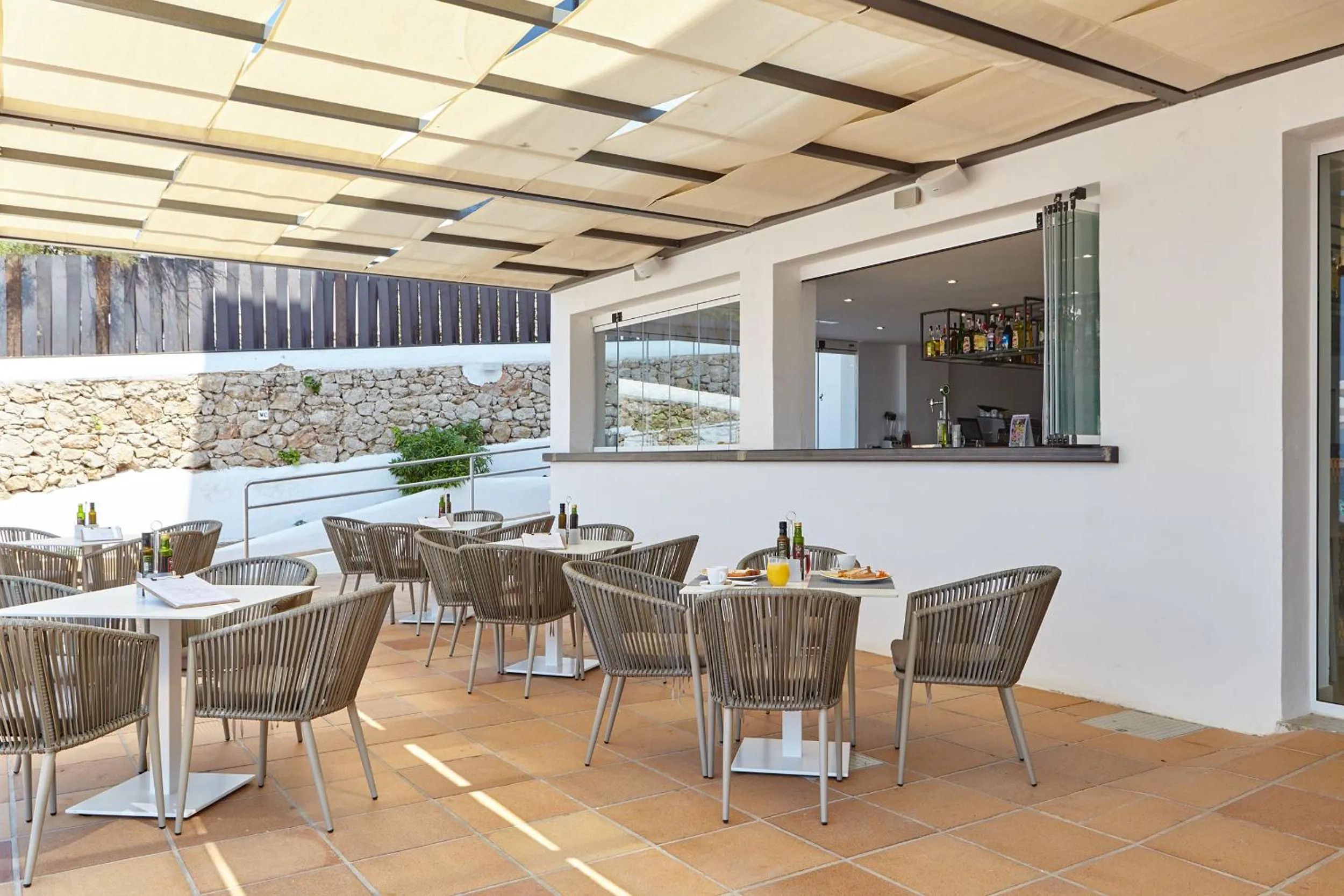 Restaurant/places to eat in Sol Bahía Ibiza Suites