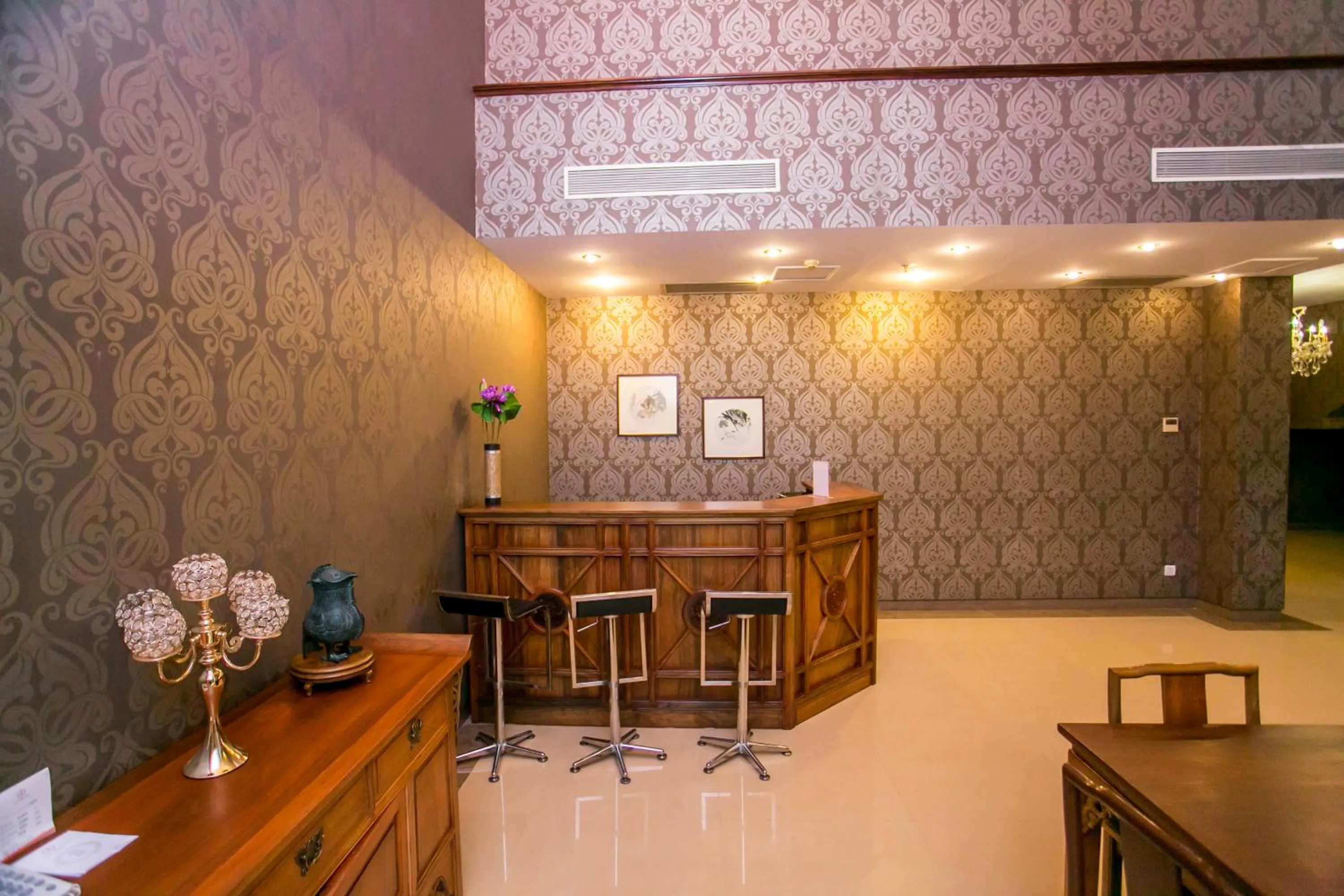 hair dresser in Lagos Oriental Hotel