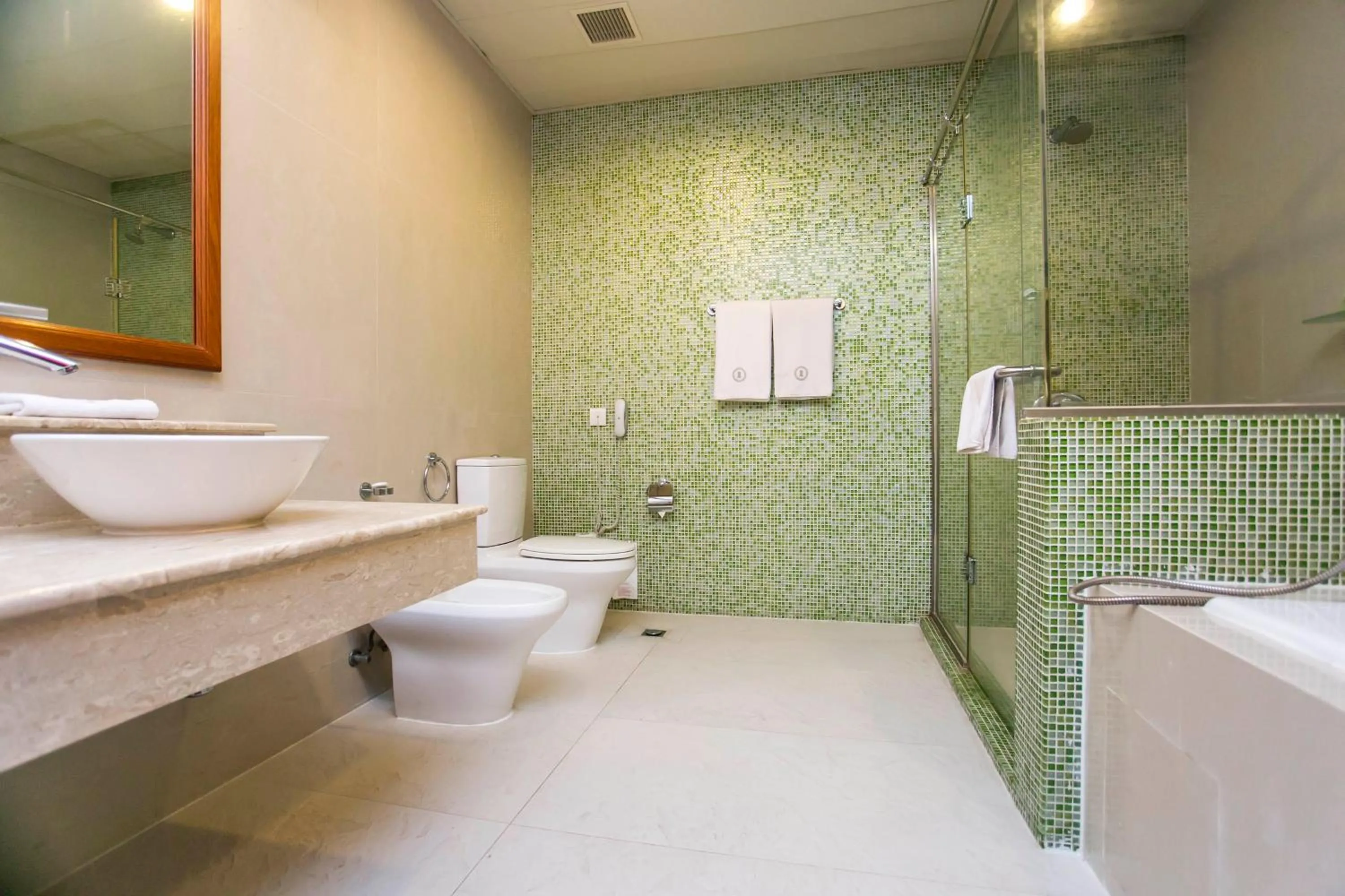 Shower in Lagos Oriental Hotel