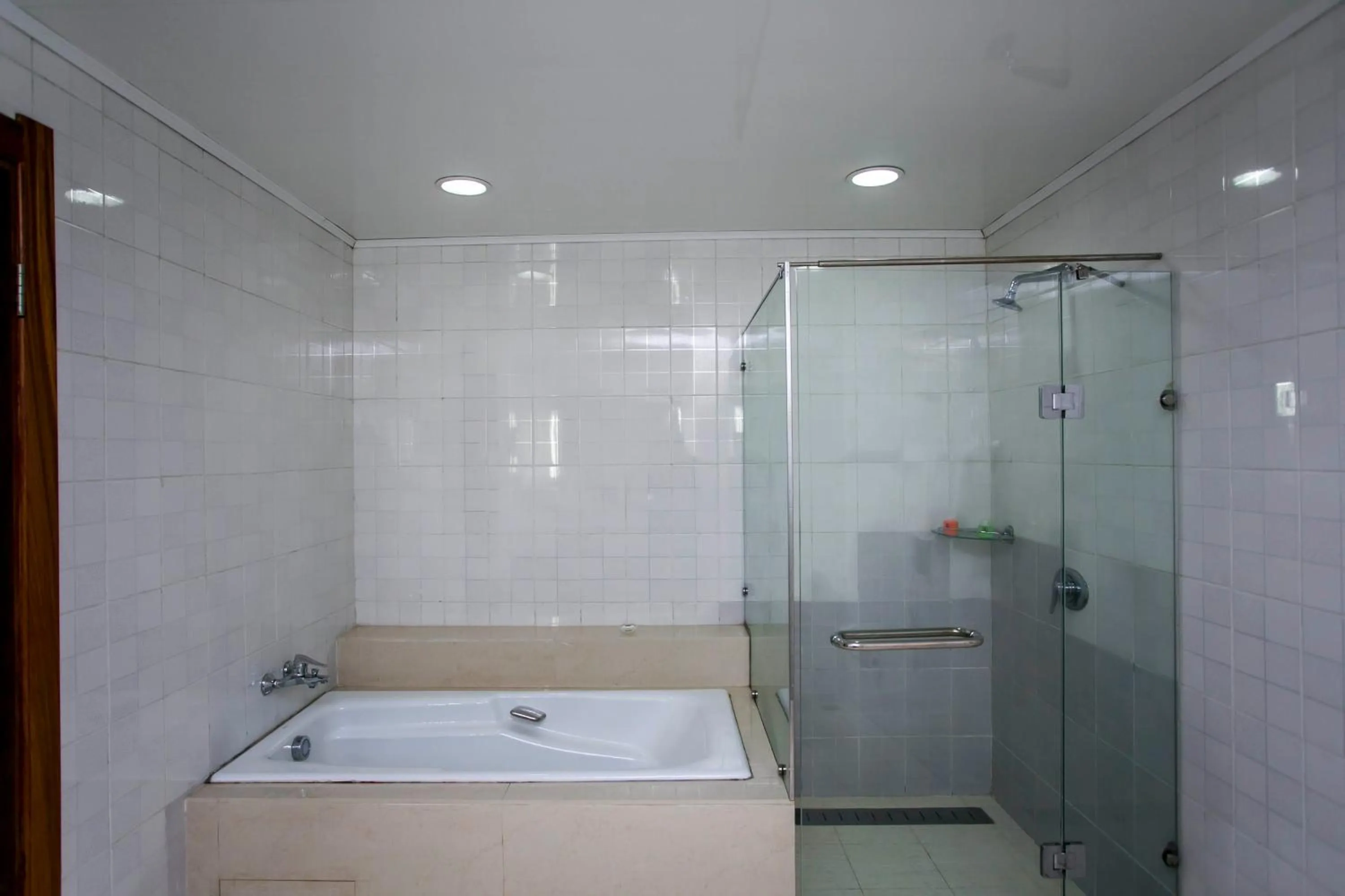 Shower in Lagos Oriental Hotel