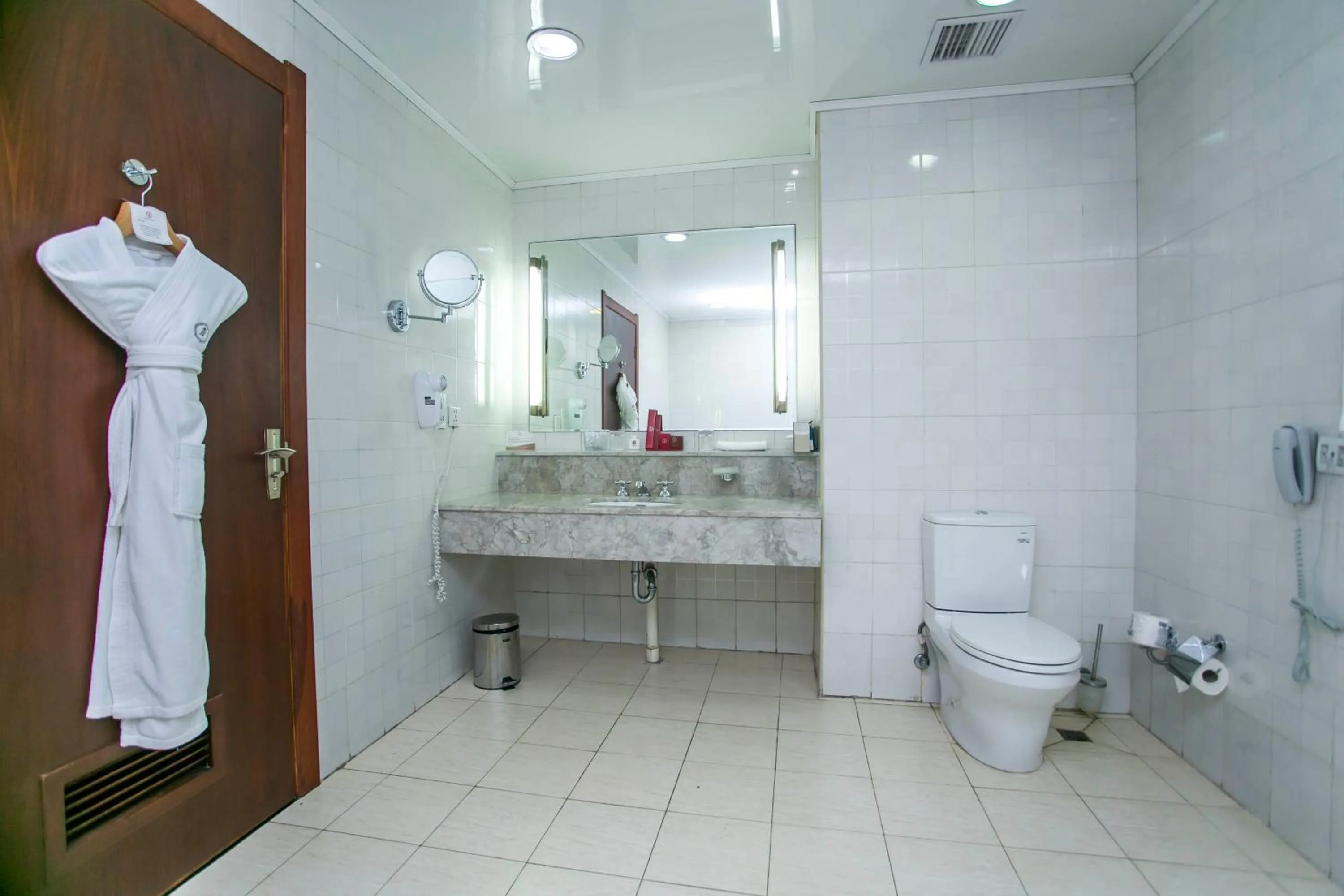 Bathroom in Lagos Oriental Hotel